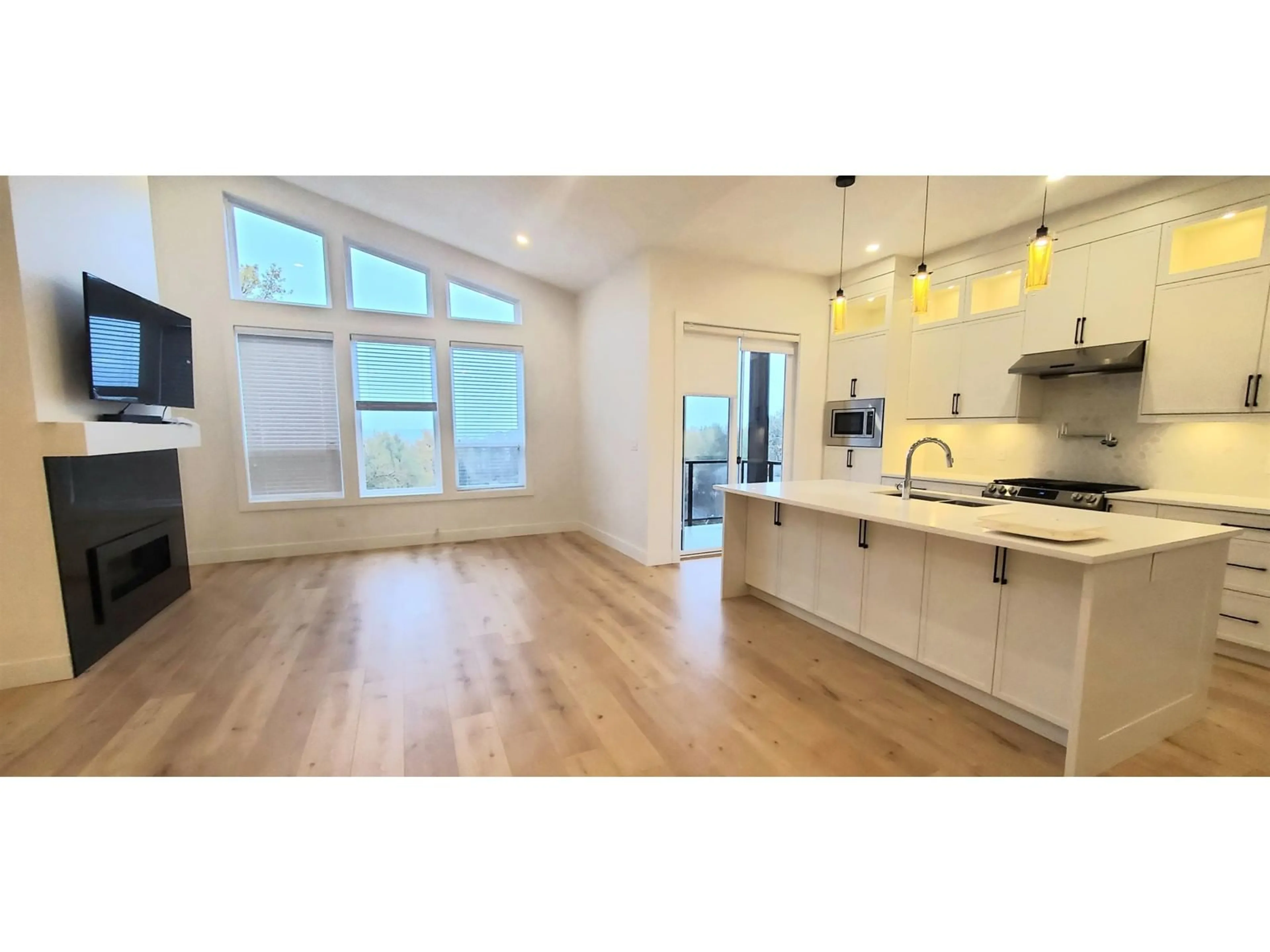 Open concept kitchen, wood/laminate floor for 13 - 43925 CHILLIWACK MOUNTAIN ROAD, Chilliwack British Columbia V2R4A1