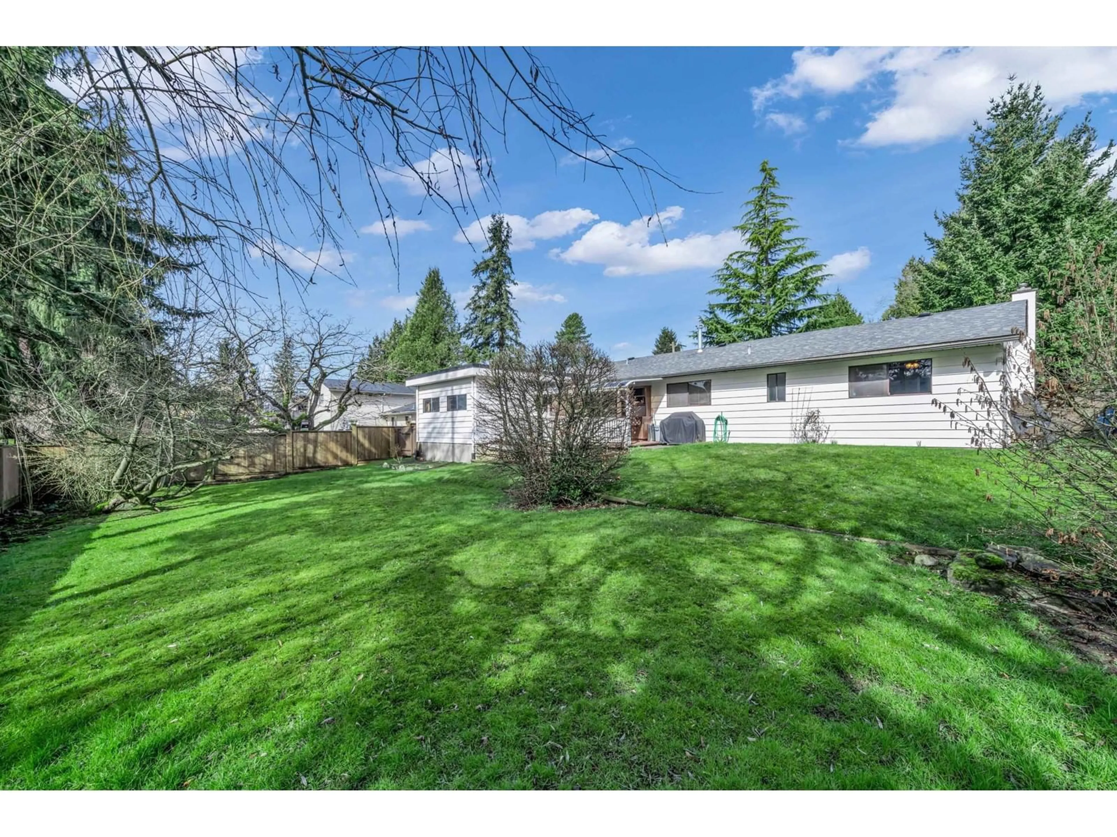 A pic from outside/outdoor area/front of a property/back of a property/a pic from drone, unknown for 27098 29, Langley British Columbia V4W3C3