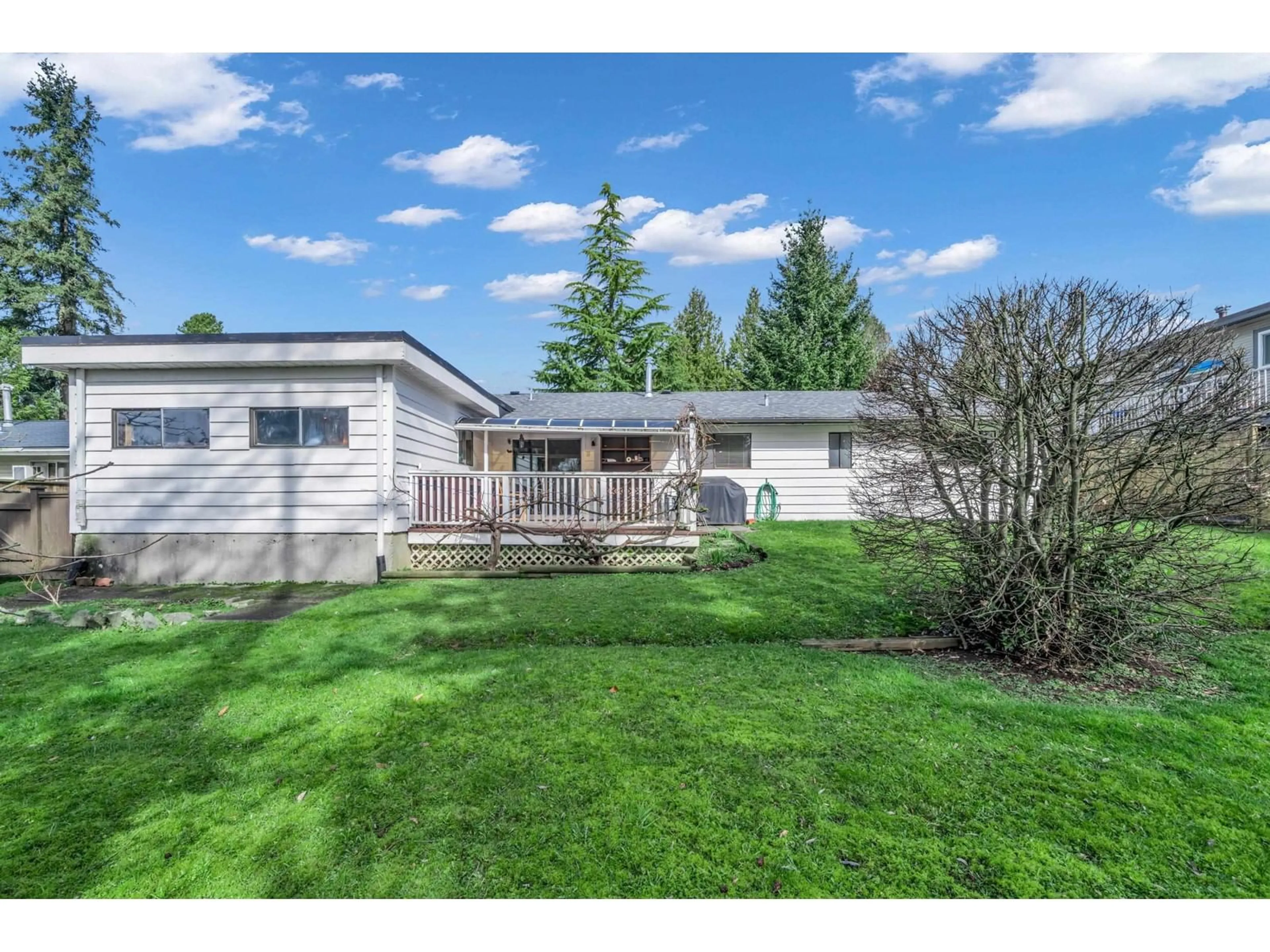 A pic from outside/outdoor area/front of a property/back of a property/a pic from drone, unknown for 27098 29, Langley British Columbia V4W3C3