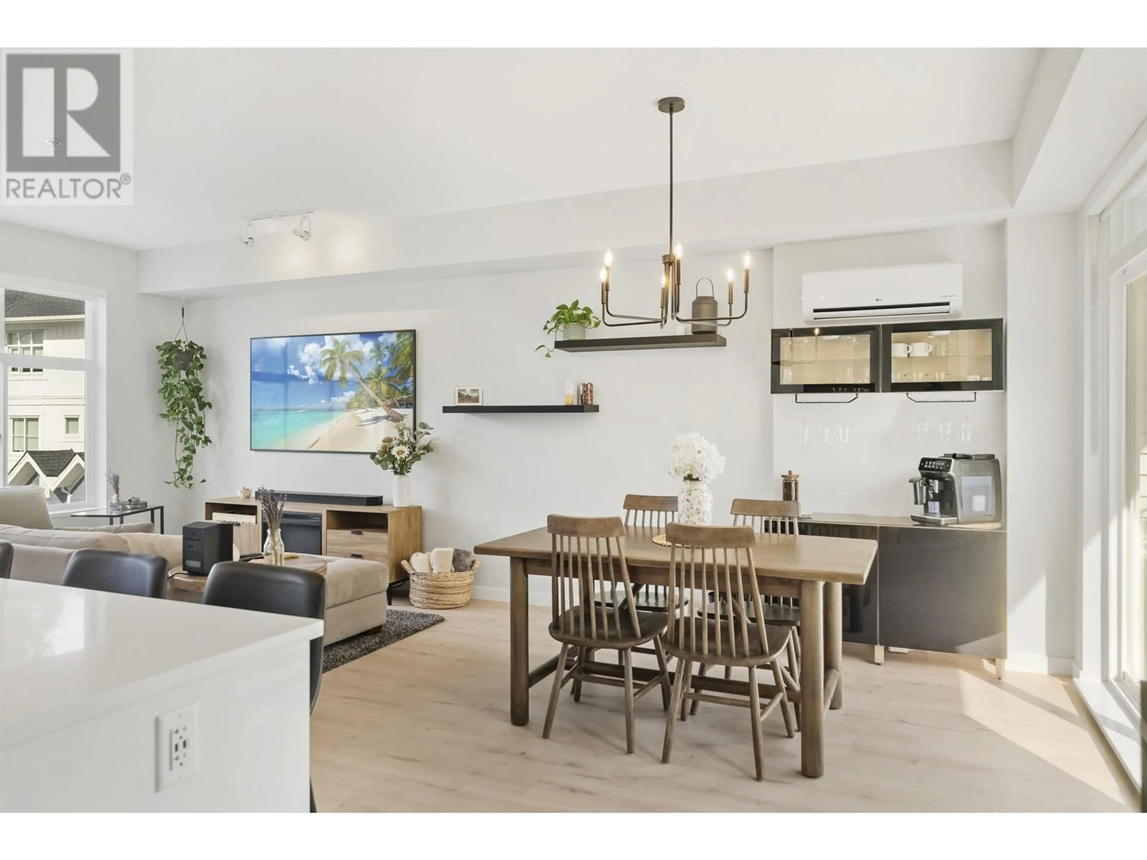 Open concept kitchen, wood/laminate floor for 1094 - 11280 PAZARENA PLACE, Maple Ridge British Columbia V2X9H8
