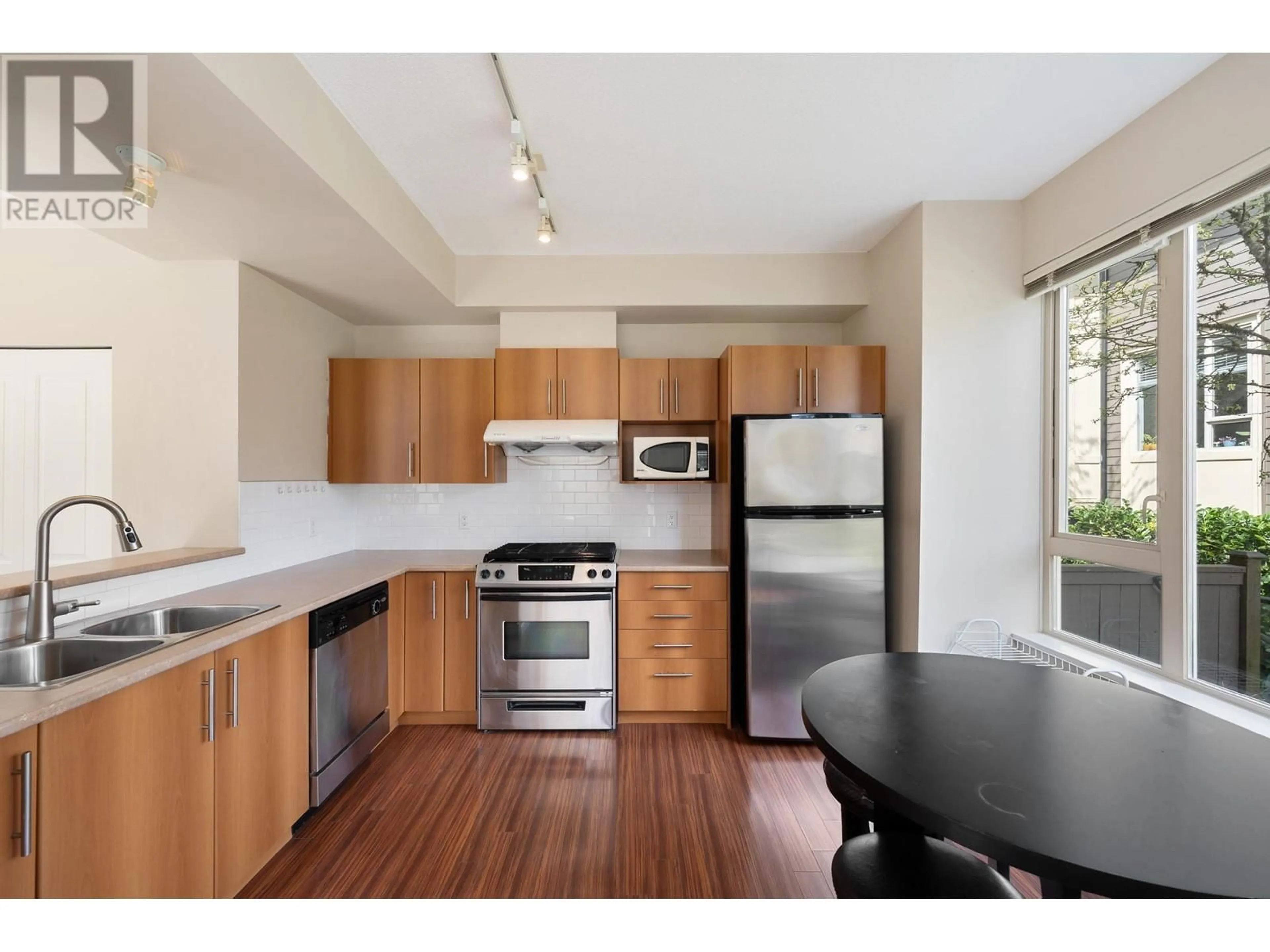 Standard kitchen, unknown for 37 - 9229 UNIVERSITY CRESCENT, Burnaby British Columbia V5A4Z2