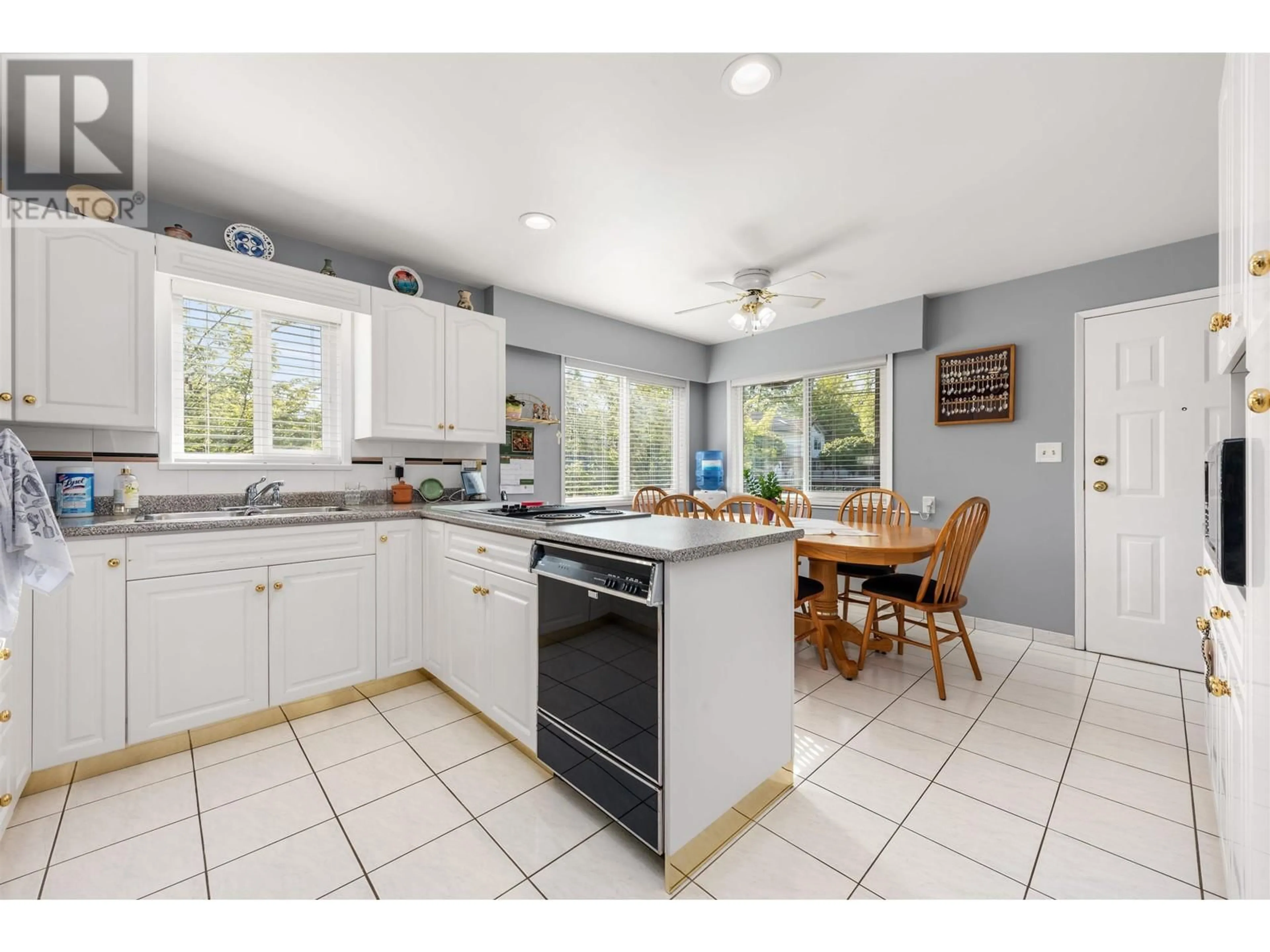 Open concept kitchen, ceramic/tile floor for 1425 SLOCAN STREET, Vancouver British Columbia V5K4X5