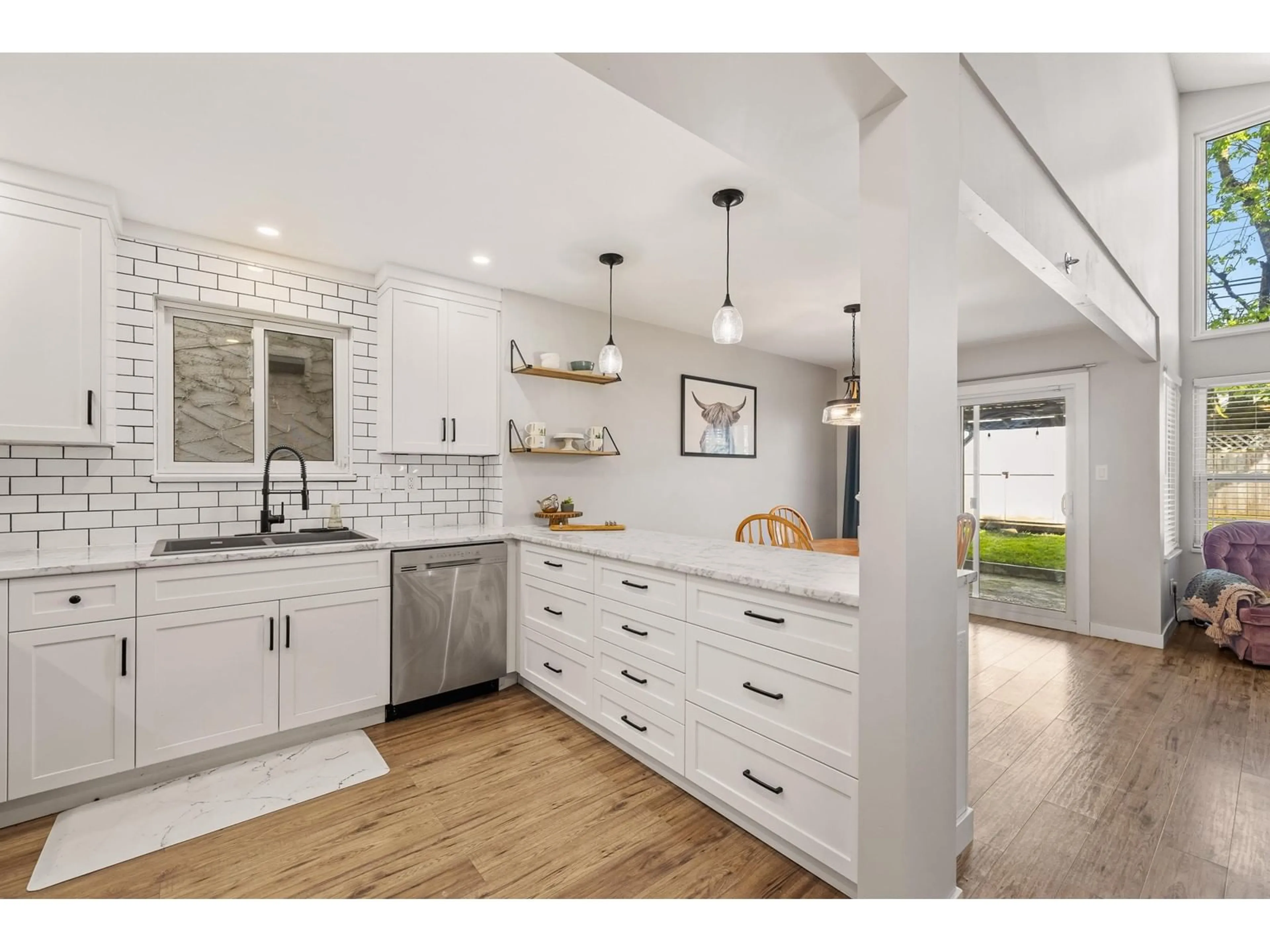 Open concept kitchen, ceramic/tile floor for 408 BRUNEAU, Langley British Columbia V4W3K9