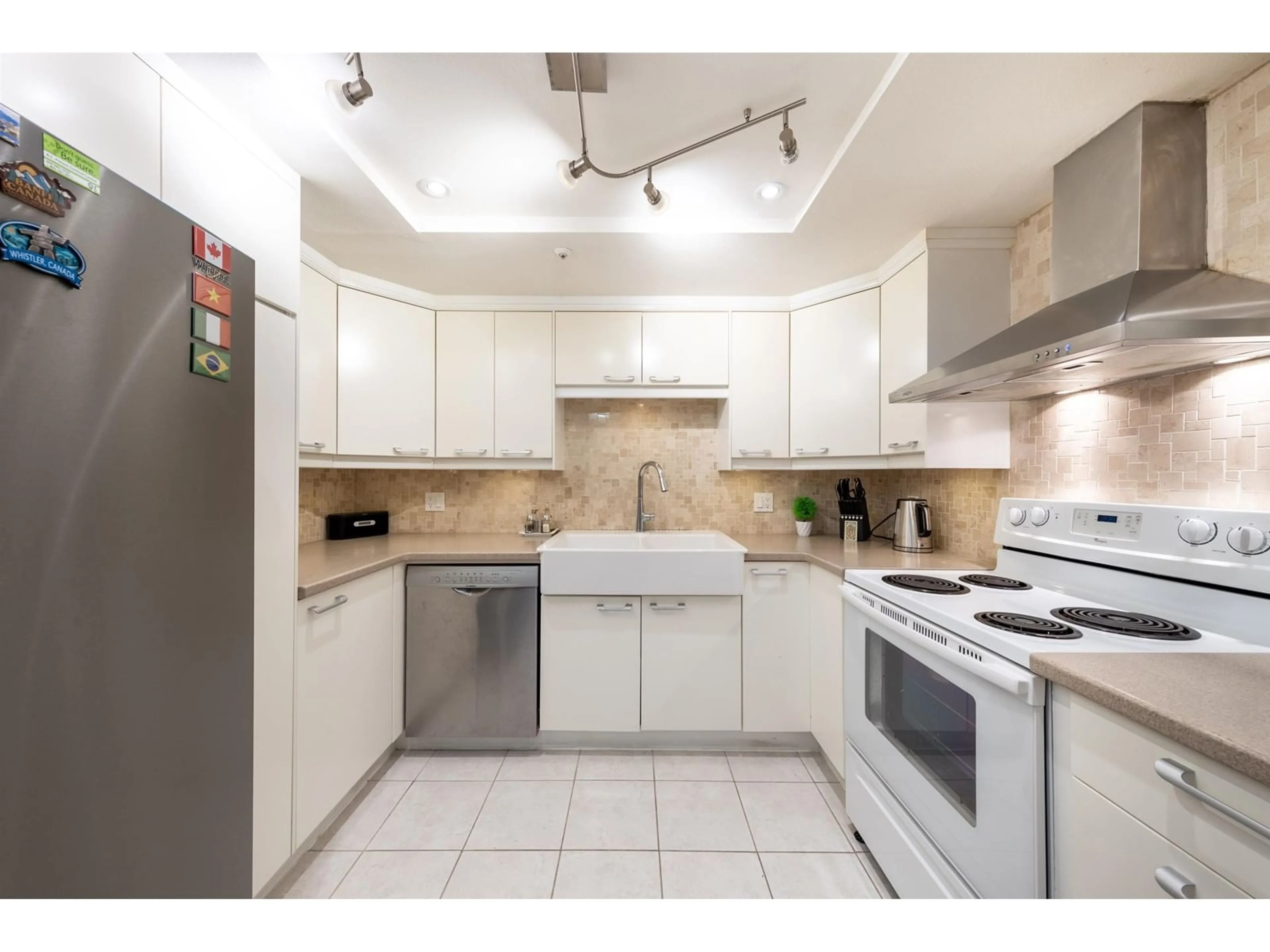 Standard kitchen, ceramic/tile floor for 908 - 13383 108, Surrey British Columbia V3T5T6