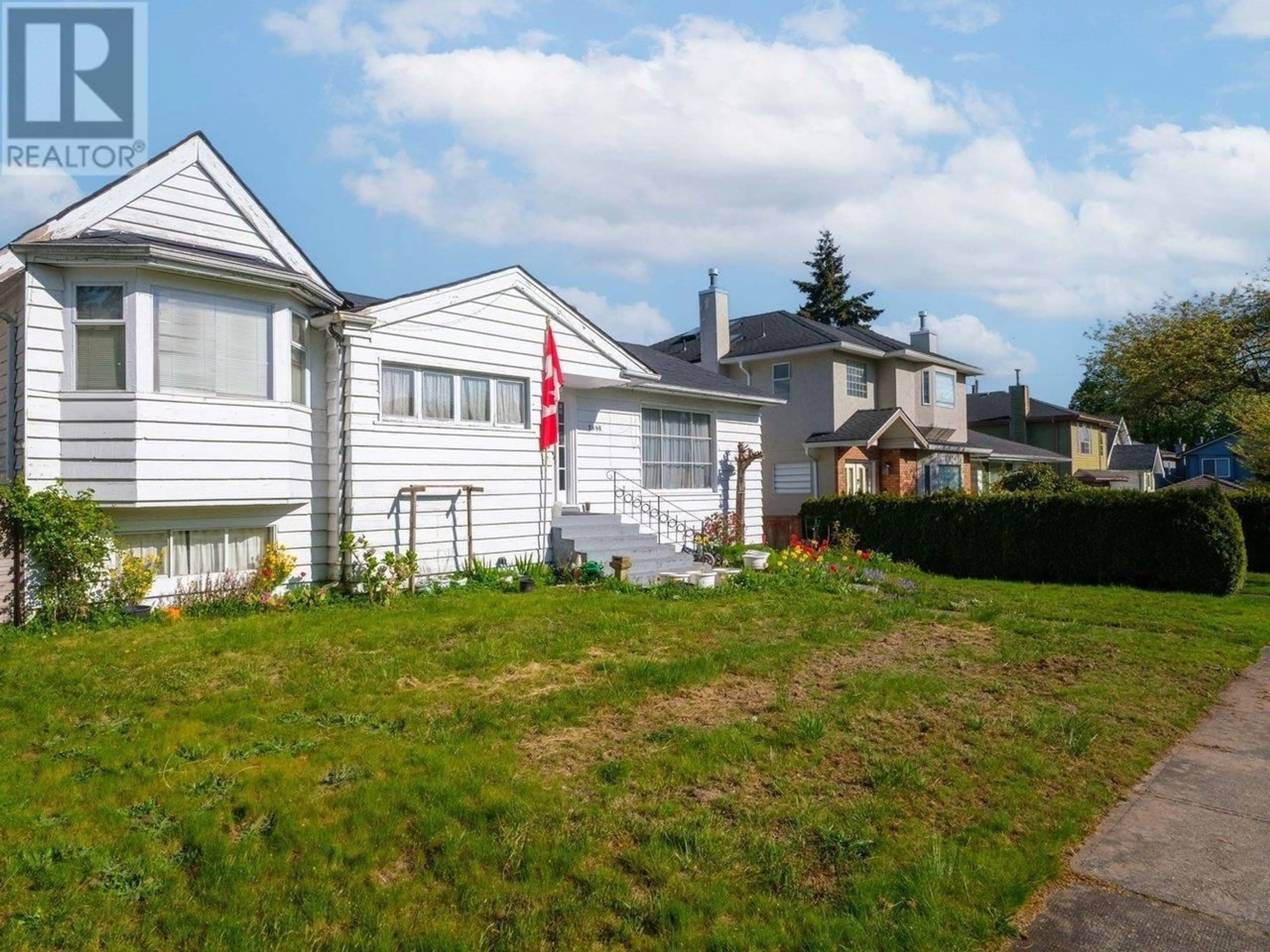A pic from outside/outdoor area/front of a property/back of a property/a pic from drone, street for 7898 OSLER STREET, Vancouver British Columbia V6P4E1