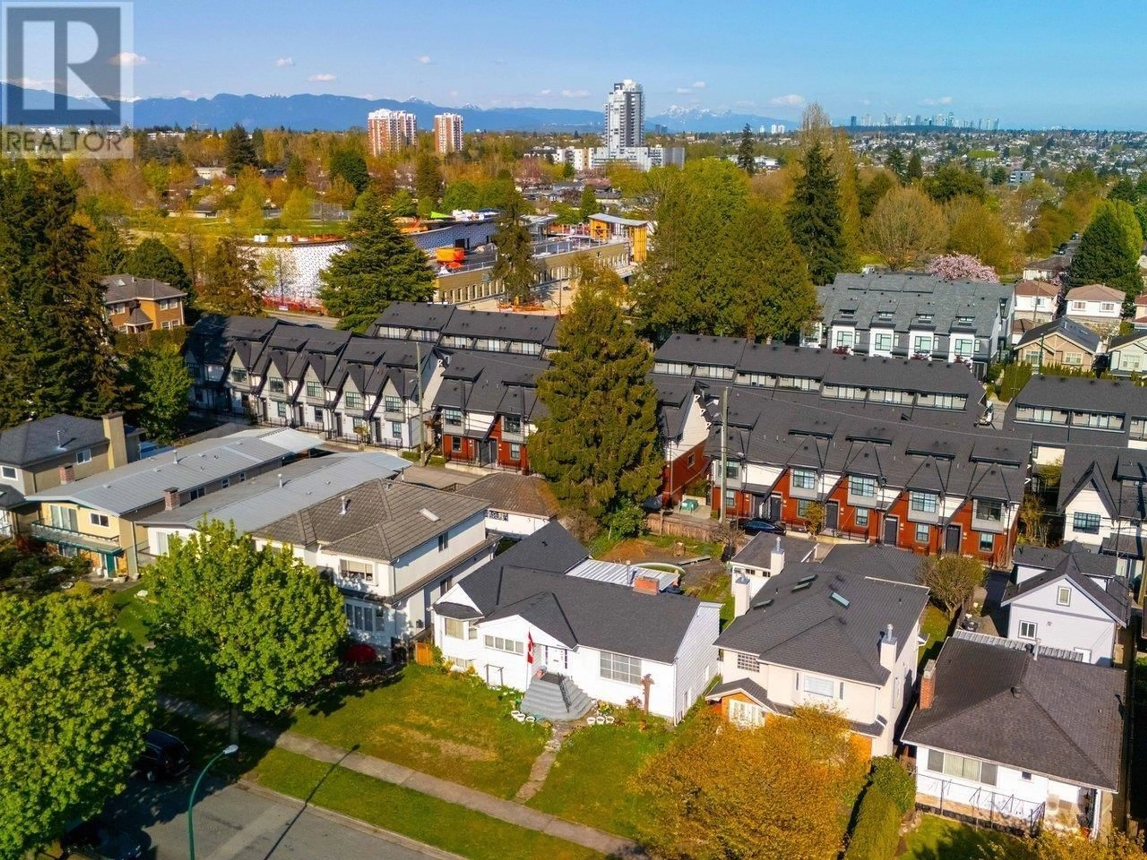 A pic from outside/outdoor area/front of a property/back of a property/a pic from drone, city buildings view from balcony for 7898 OSLER STREET, Vancouver British Columbia V6P4E1