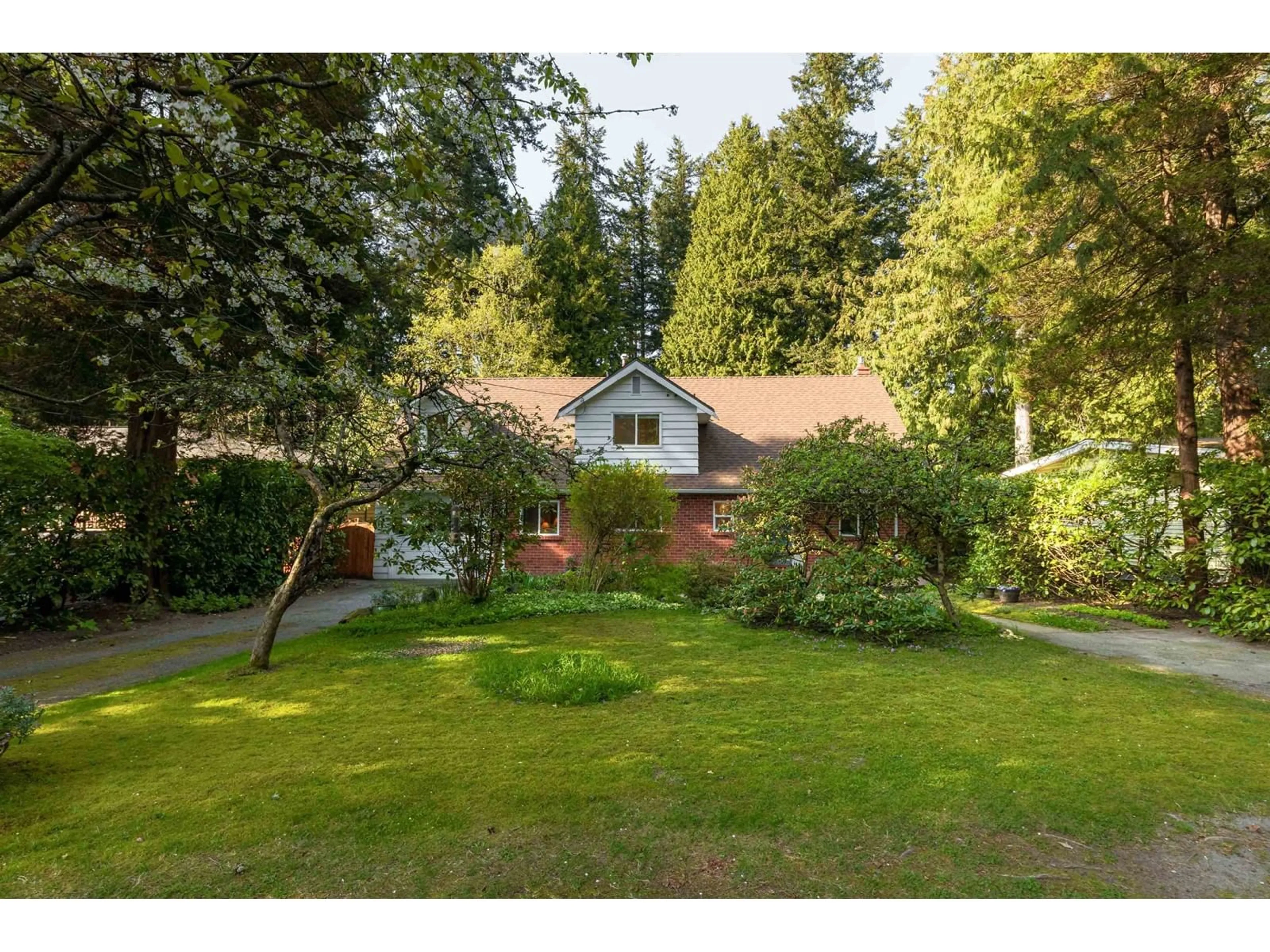 A pic from outside/outdoor area/front of a property/back of a property/a pic from drone, street for 13181 24, Surrey British Columbia V4A2G2