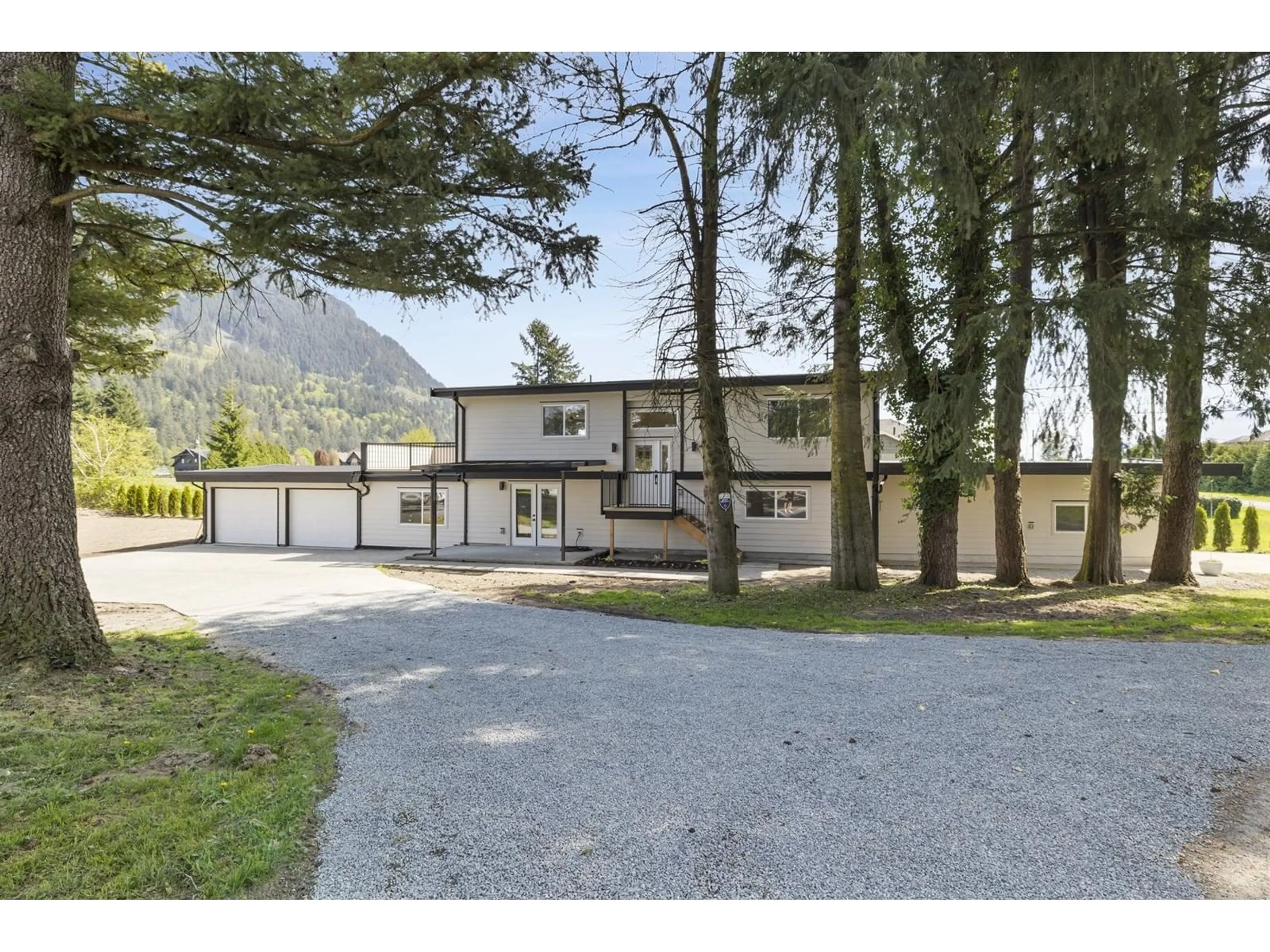 A pic from outside/outdoor area/front of a property/back of a property/a pic from drone, mountain view for 36143 SHORE, Mission British Columbia V2V4J1