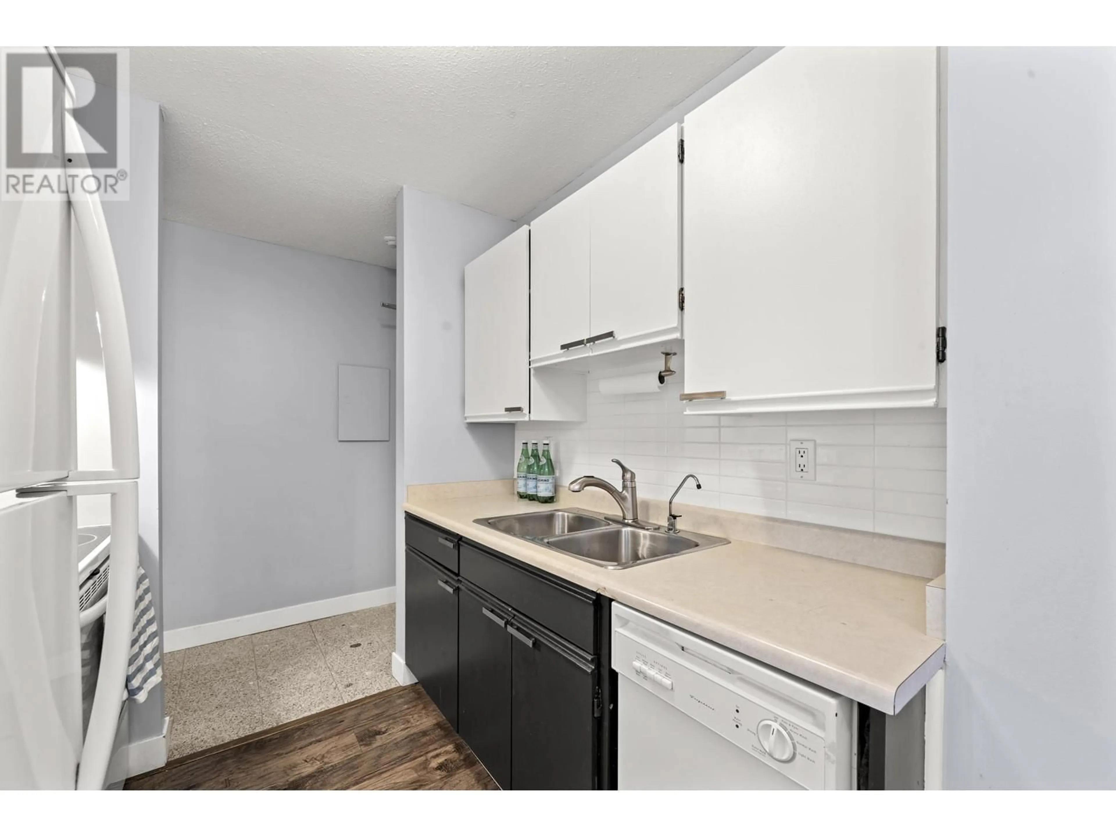 Standard kitchen, unknown for 309 - 1195 PIPELINE ROAD, Coquitlam British Columbia V3B6J5