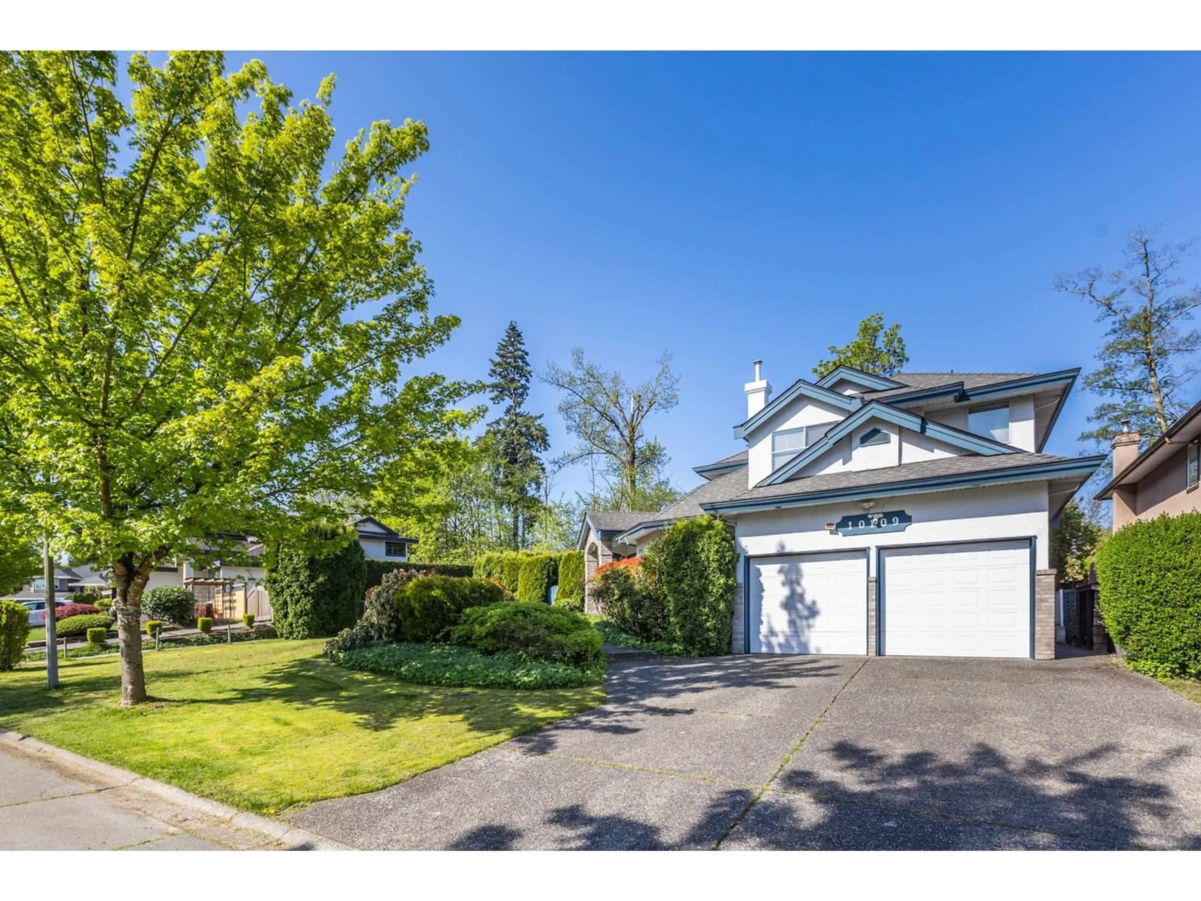 A pic from outside/outdoor area/front of a property/back of a property/a pic from drone, street for 10109 171A, Surrey British Columbia V4N3L3