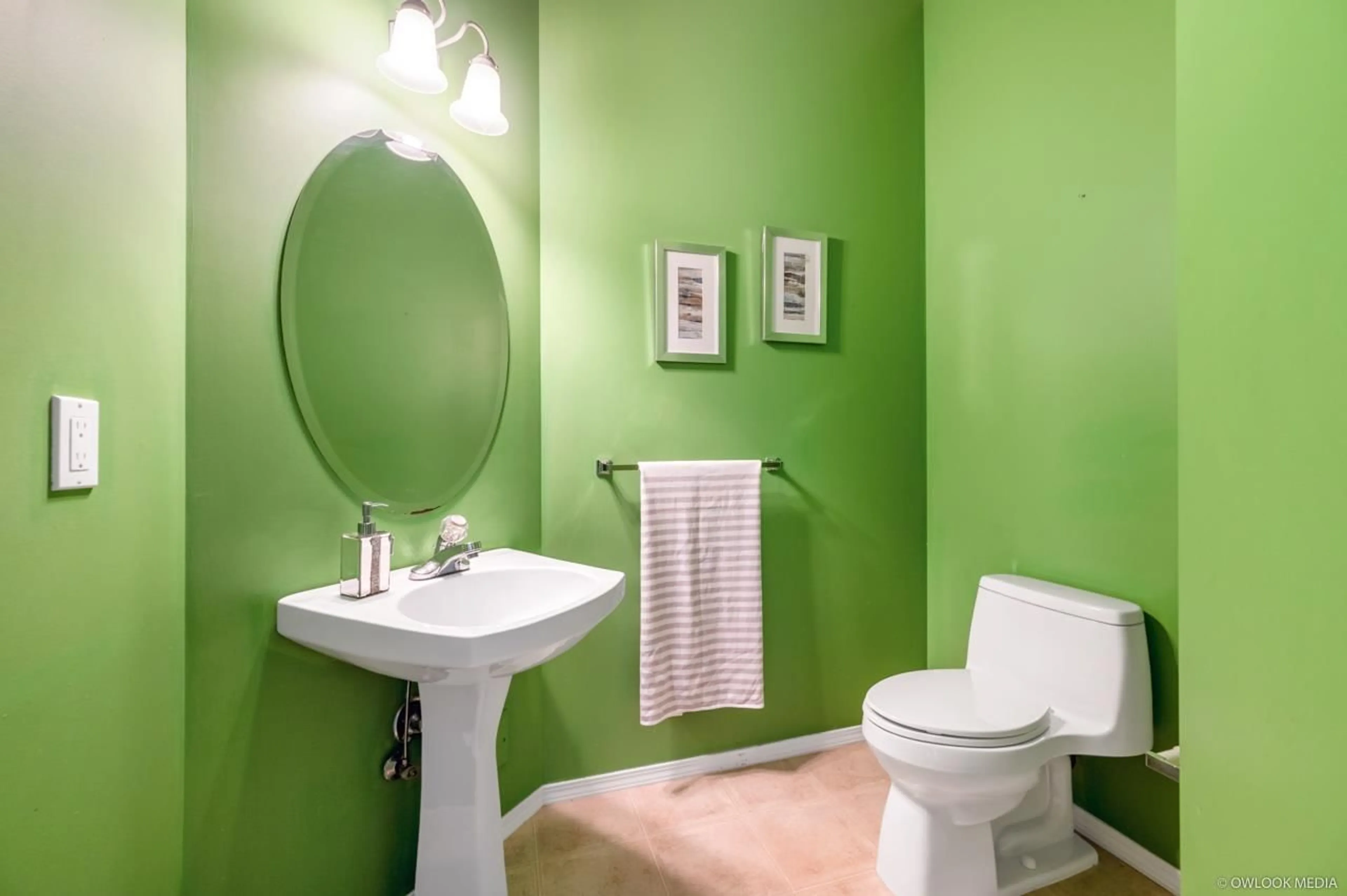Standard bathroom, unknown for 10940 164TH, Surrey British Columbia V4N5B8