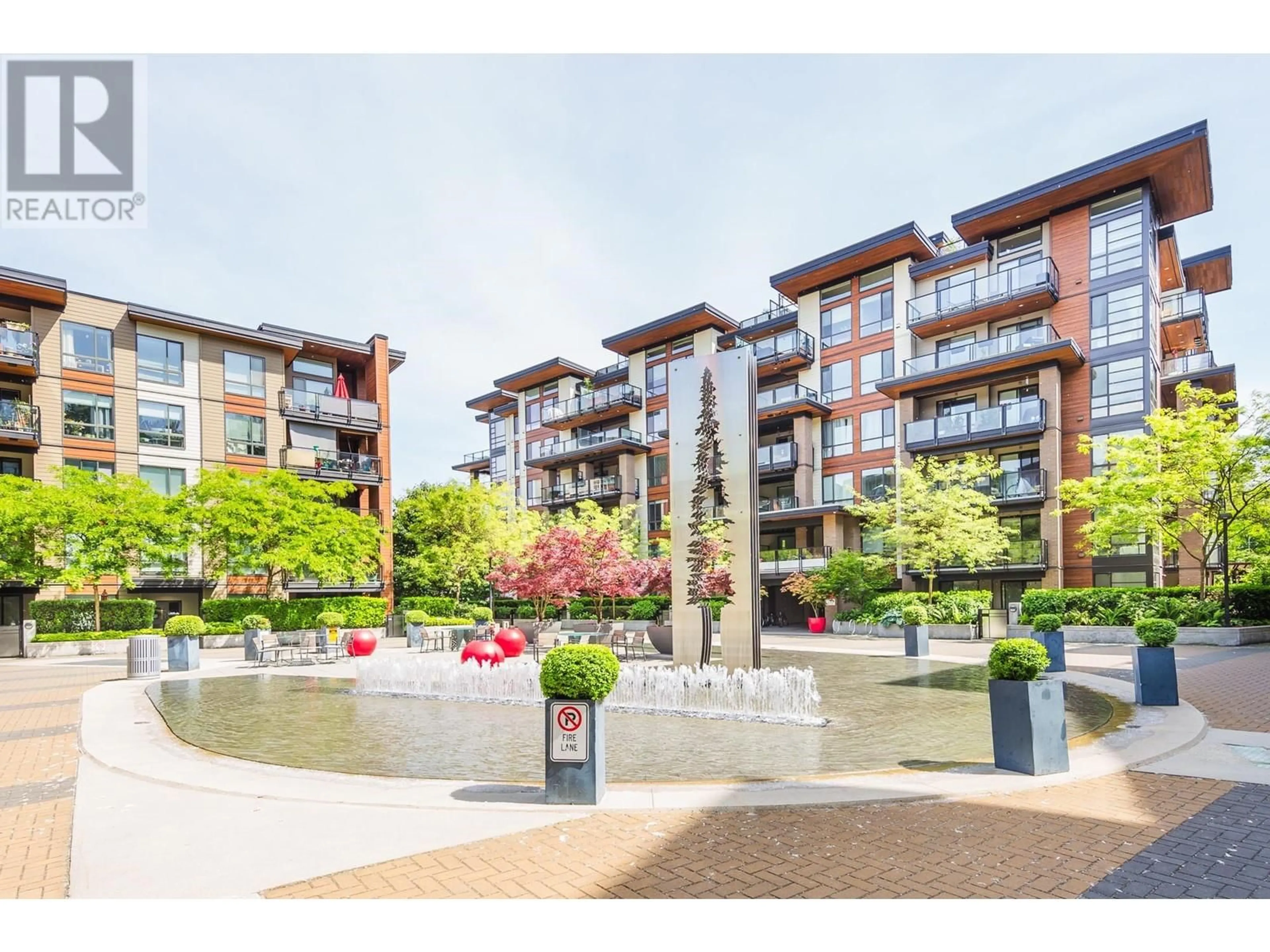 Patio, unknown for 318 - 723 3RD STREET, North Vancouver British Columbia V7M0E4