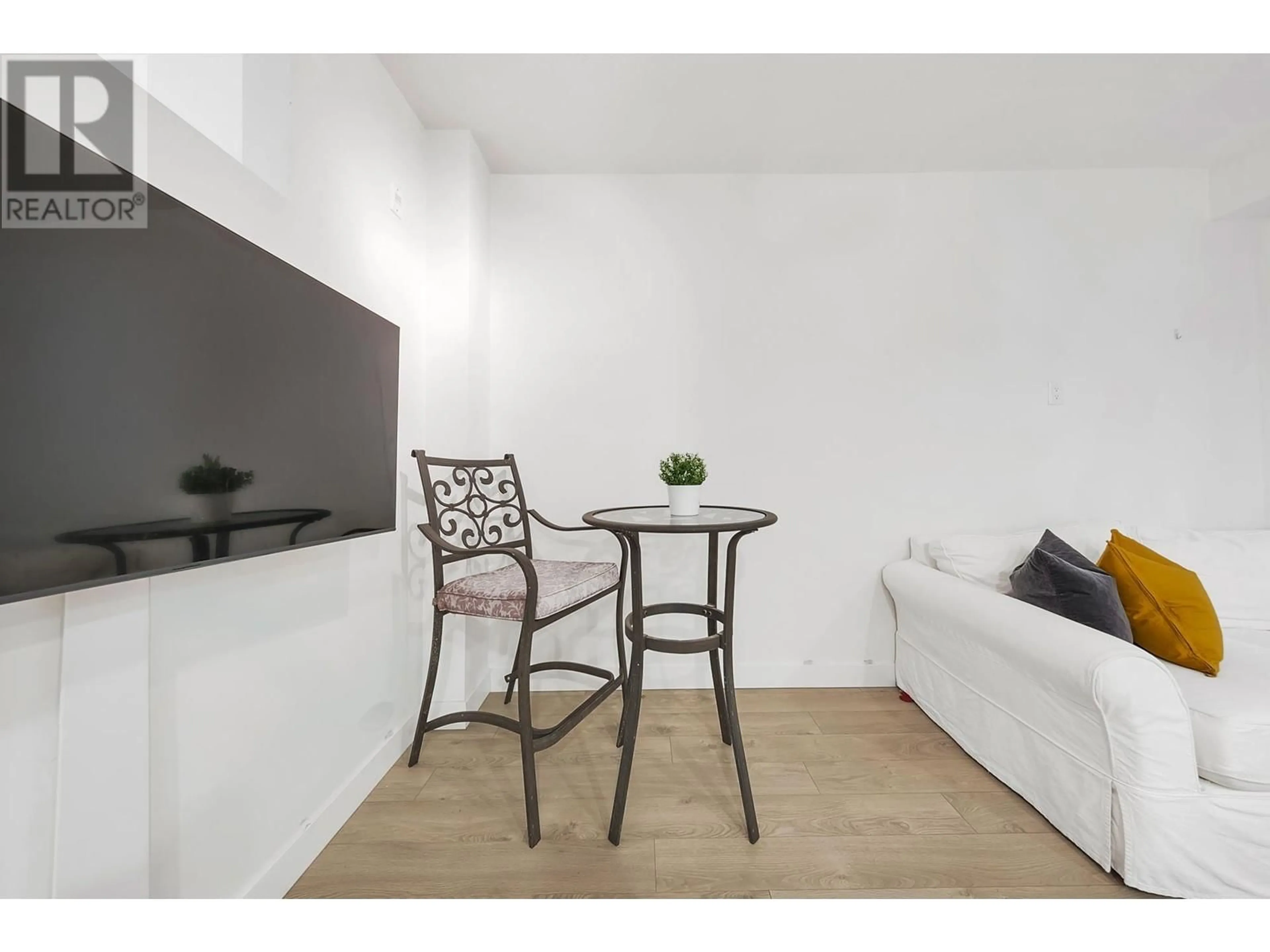 A pic of a room for 318 - 723 3RD STREET, North Vancouver British Columbia V7M0E4