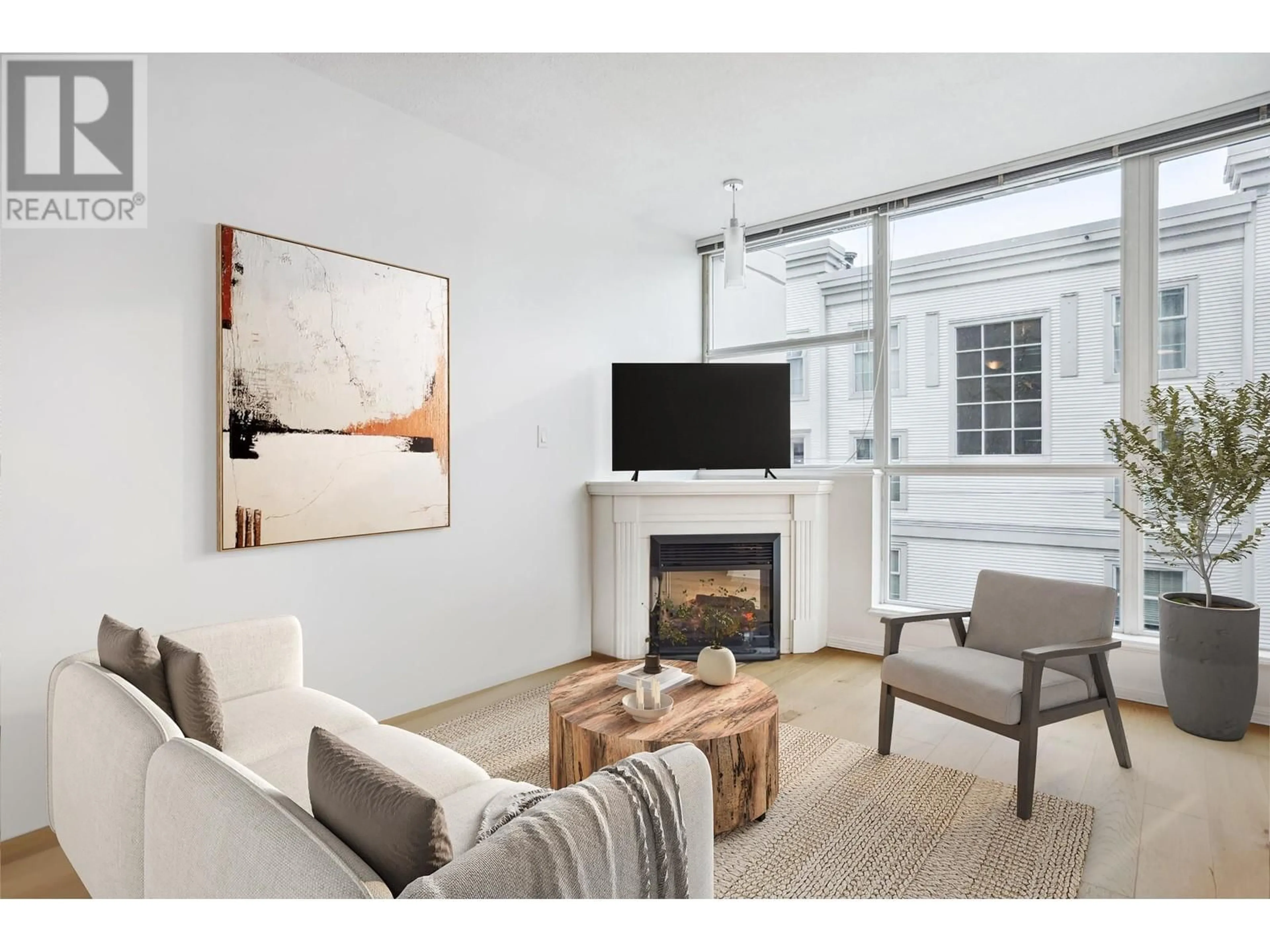 Living room with furniture, unknown for 603 - 168 ESPLANADE, North Vancouver British Columbia V7L4X8