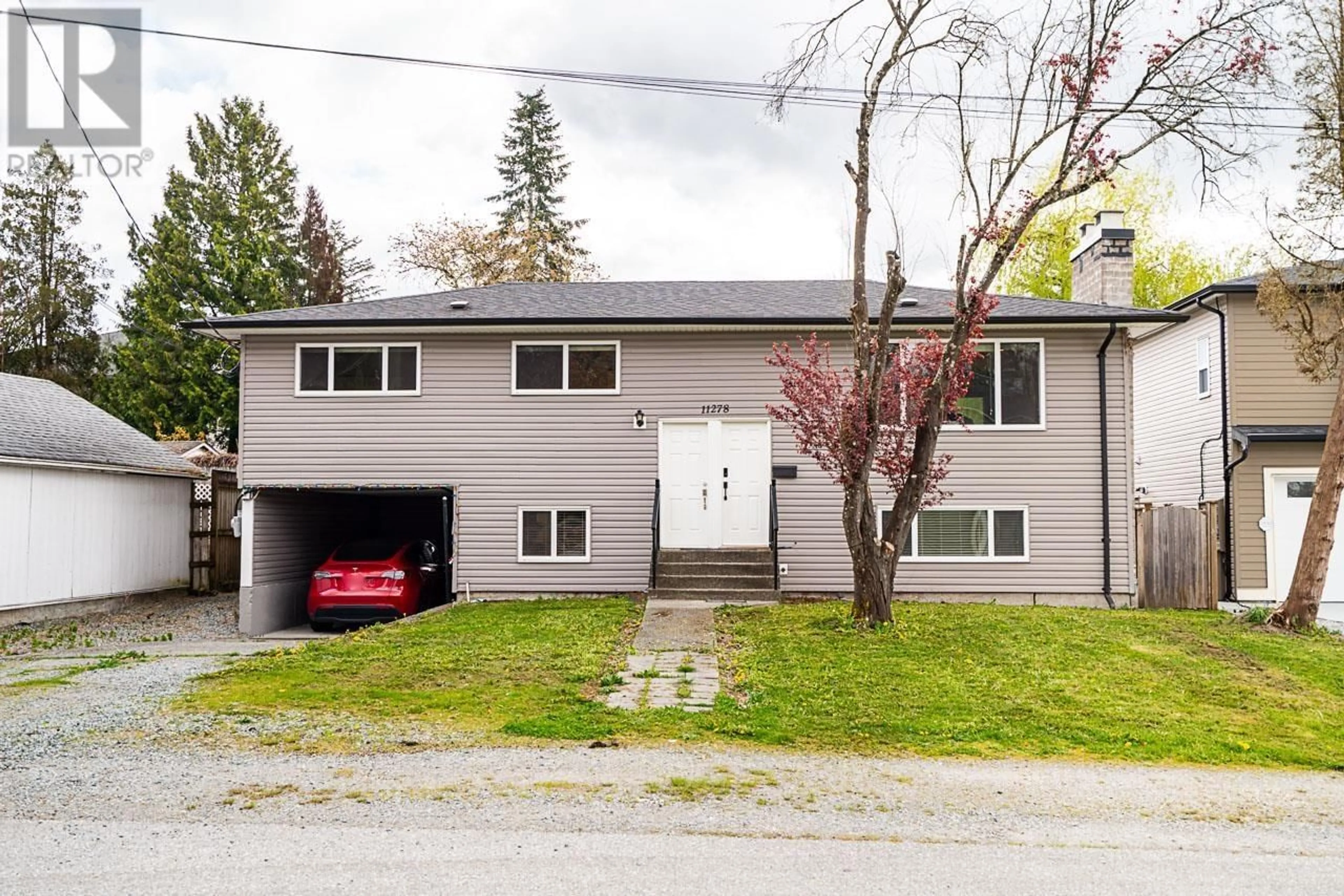Home with vinyl exterior material, street for 11278 206 STREET, Maple Ridge British Columbia V2X1T3