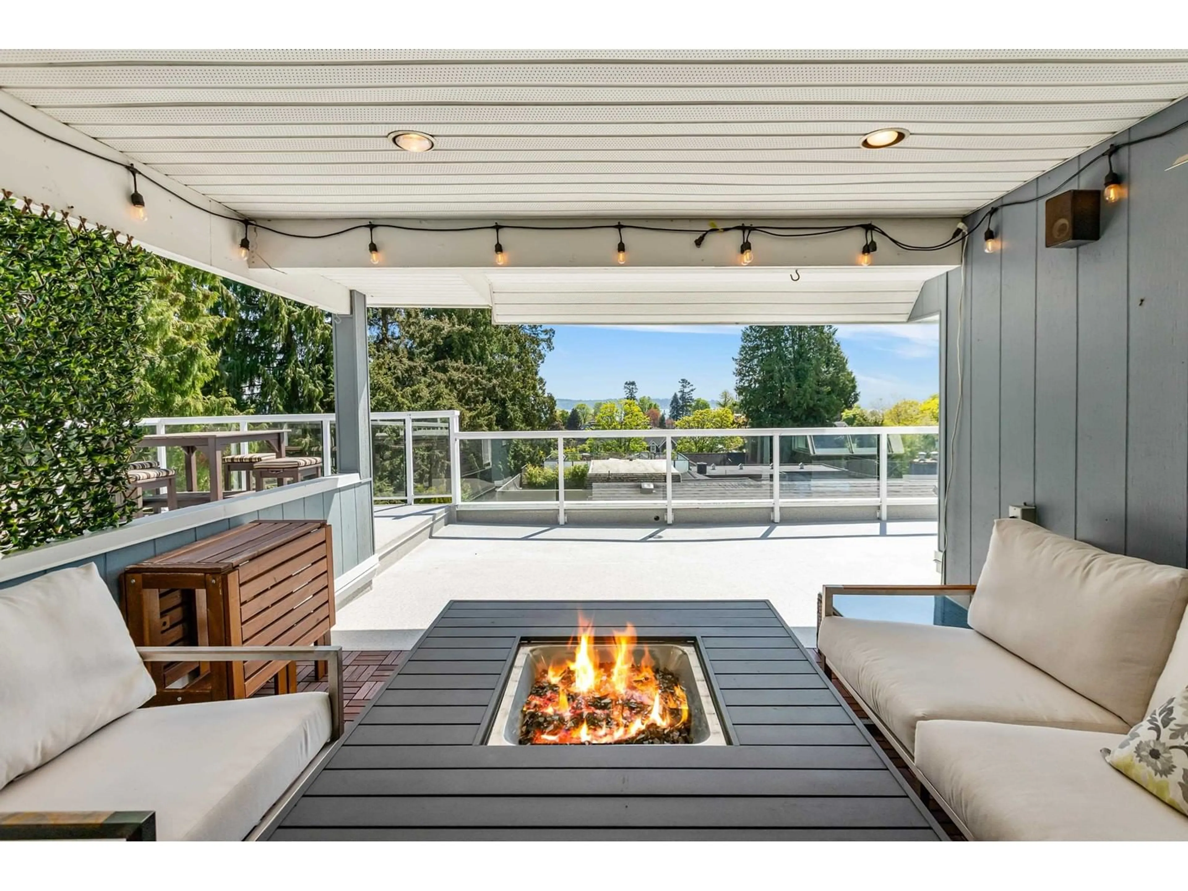 Patio, water/lake/river/ocean view for 952 LEE, White Rock British Columbia V4B4N8