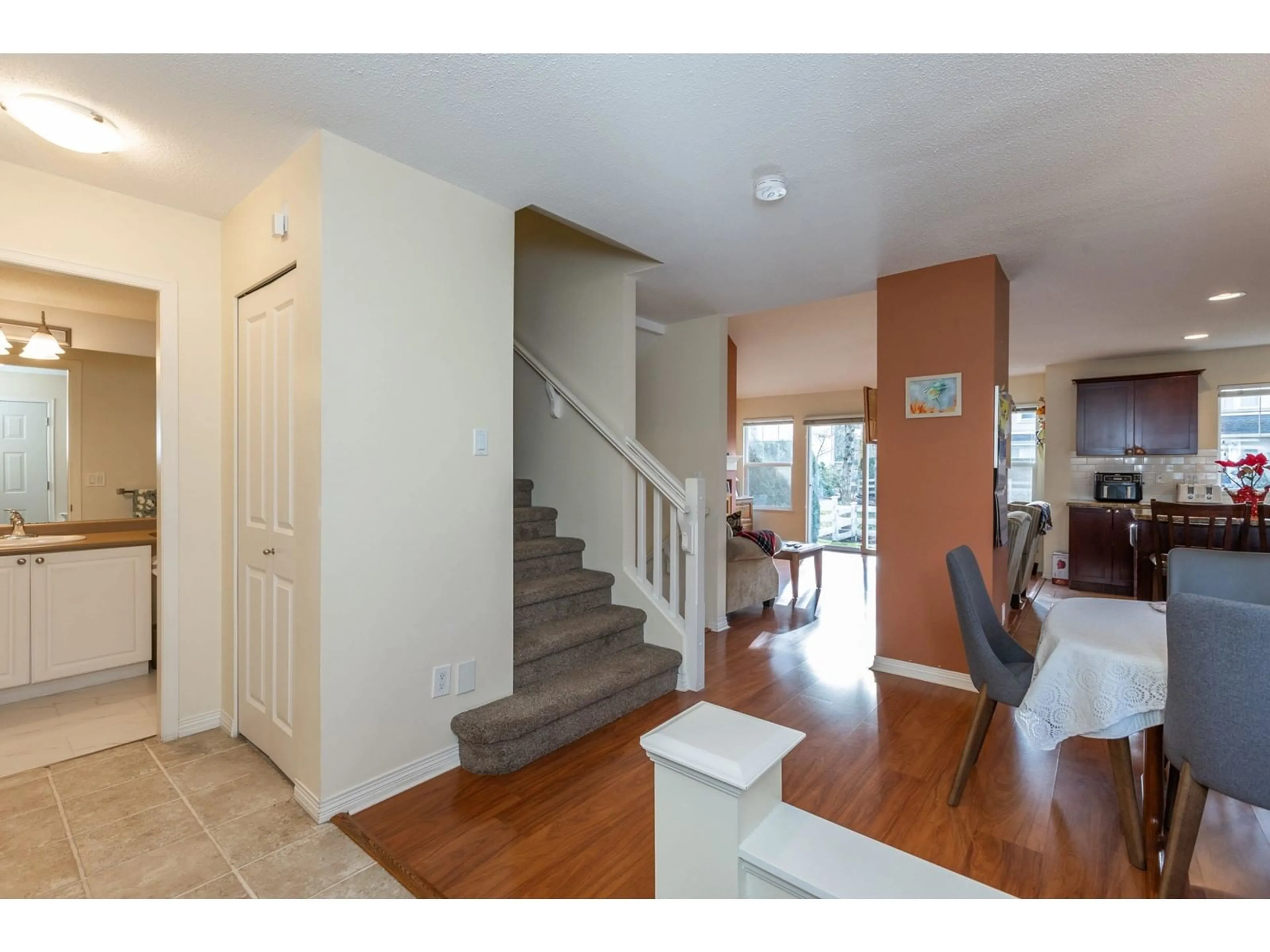 Indoor entryway for 61 - 17097 64, Surrey British Columbia V3S1Y5