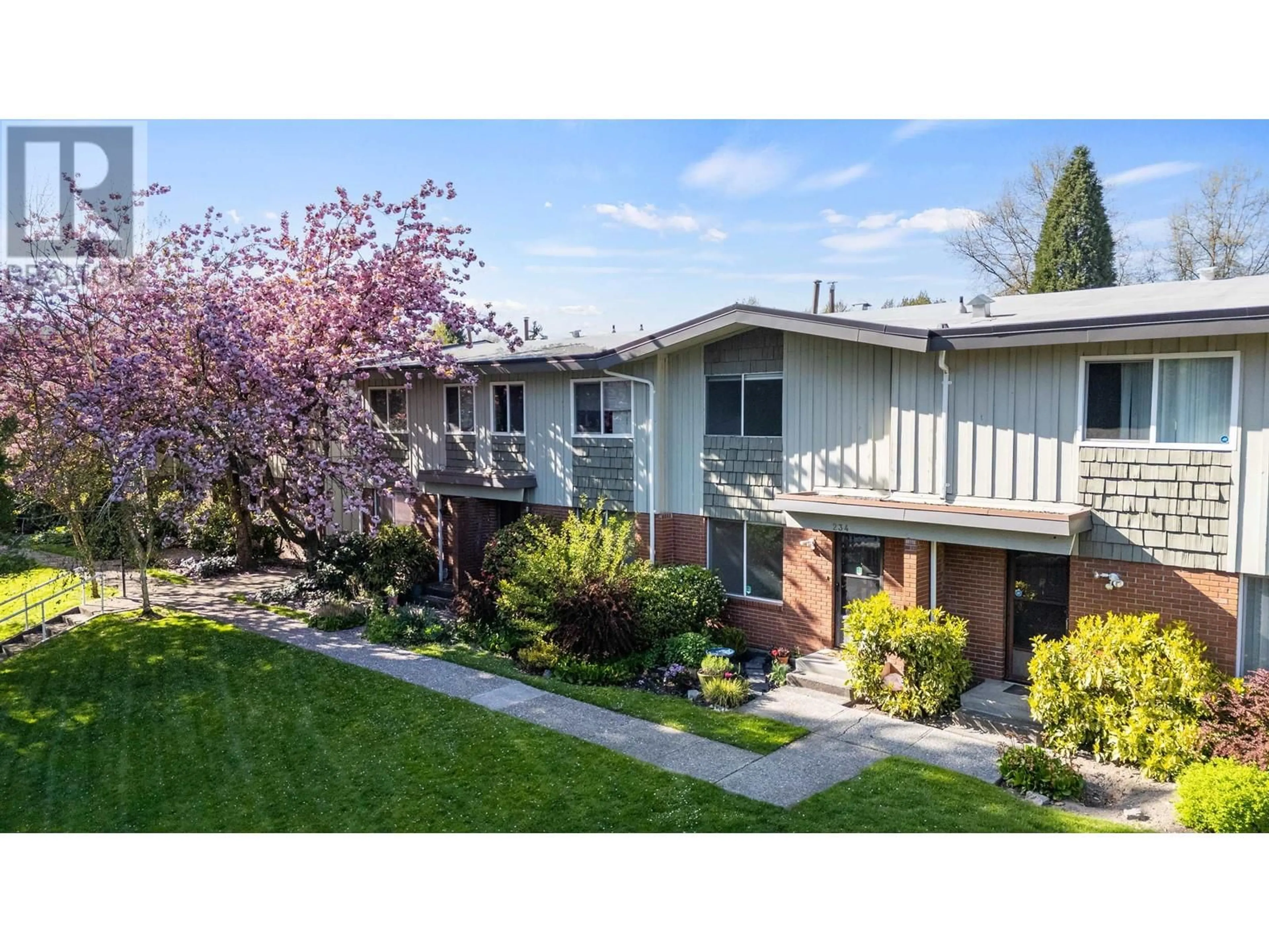 Home with vinyl exterior material, street for 234 - 9061 HORNE STREET, Burnaby British Columbia V3N4L2