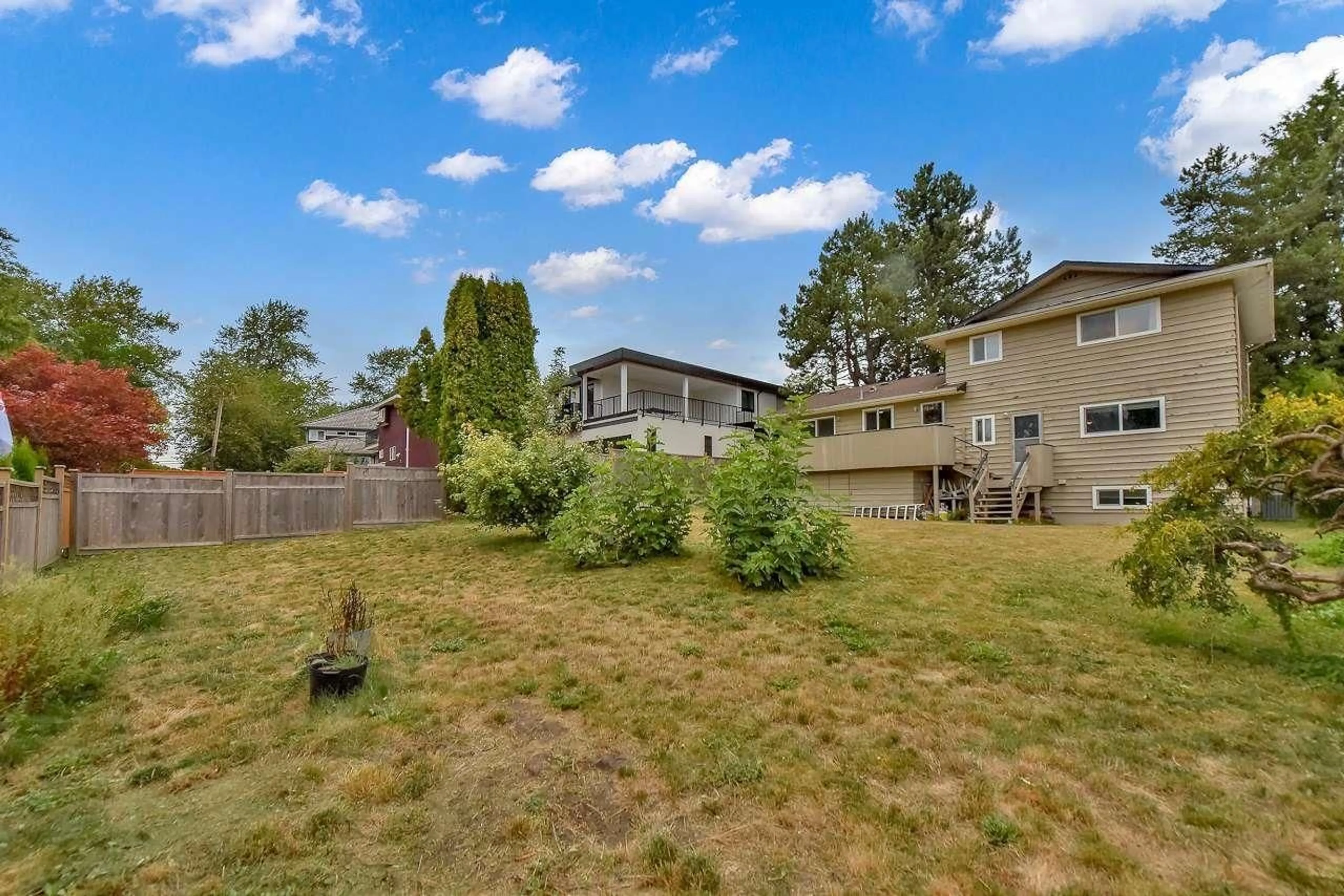 Patio, mountain view for 13270 87B, Surrey British Columbia V3W6B8