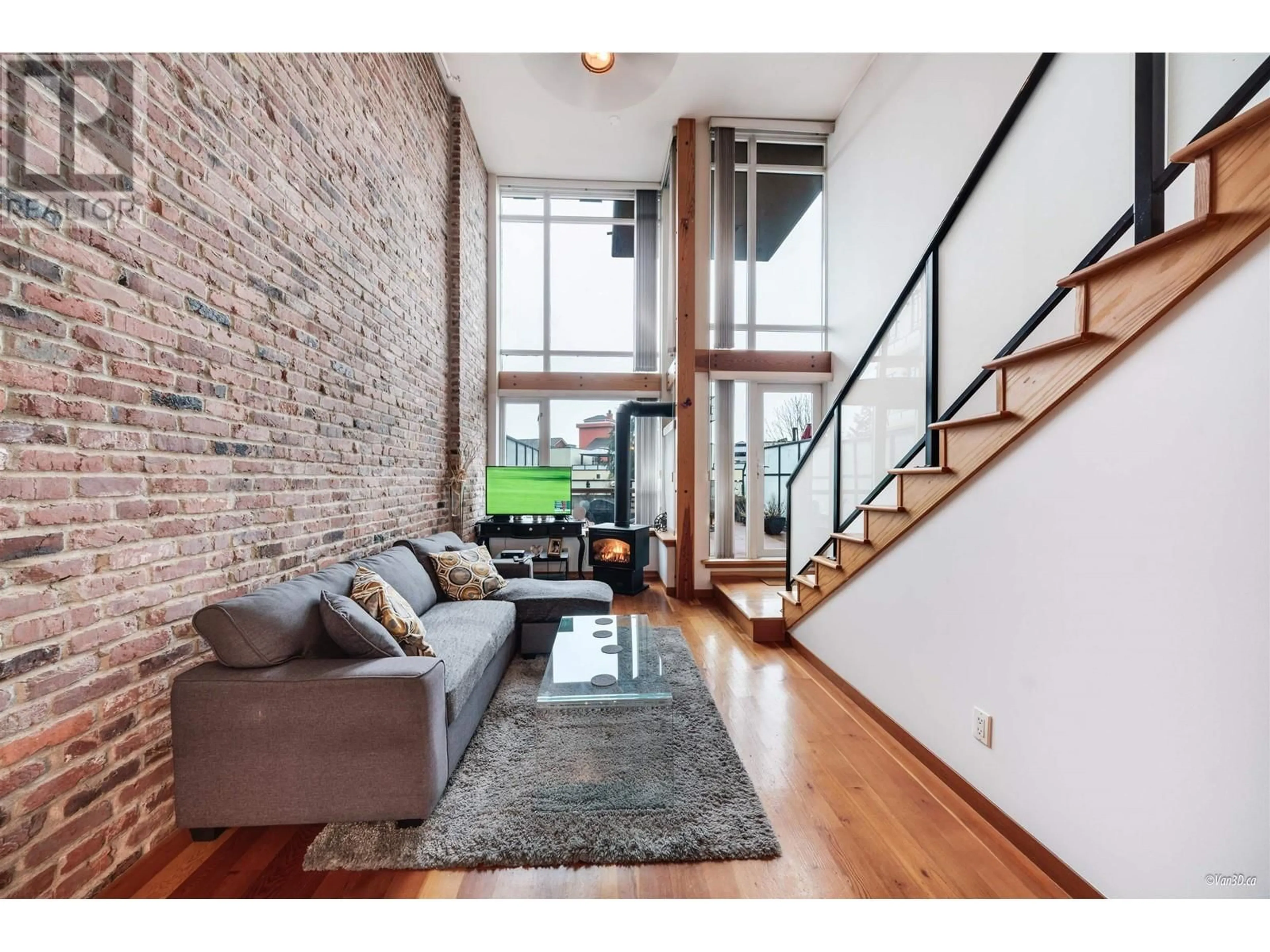 Indoor entryway for 217 - 10 RENAISSANCE SQUARE, New Westminster British Columbia V3M7B1