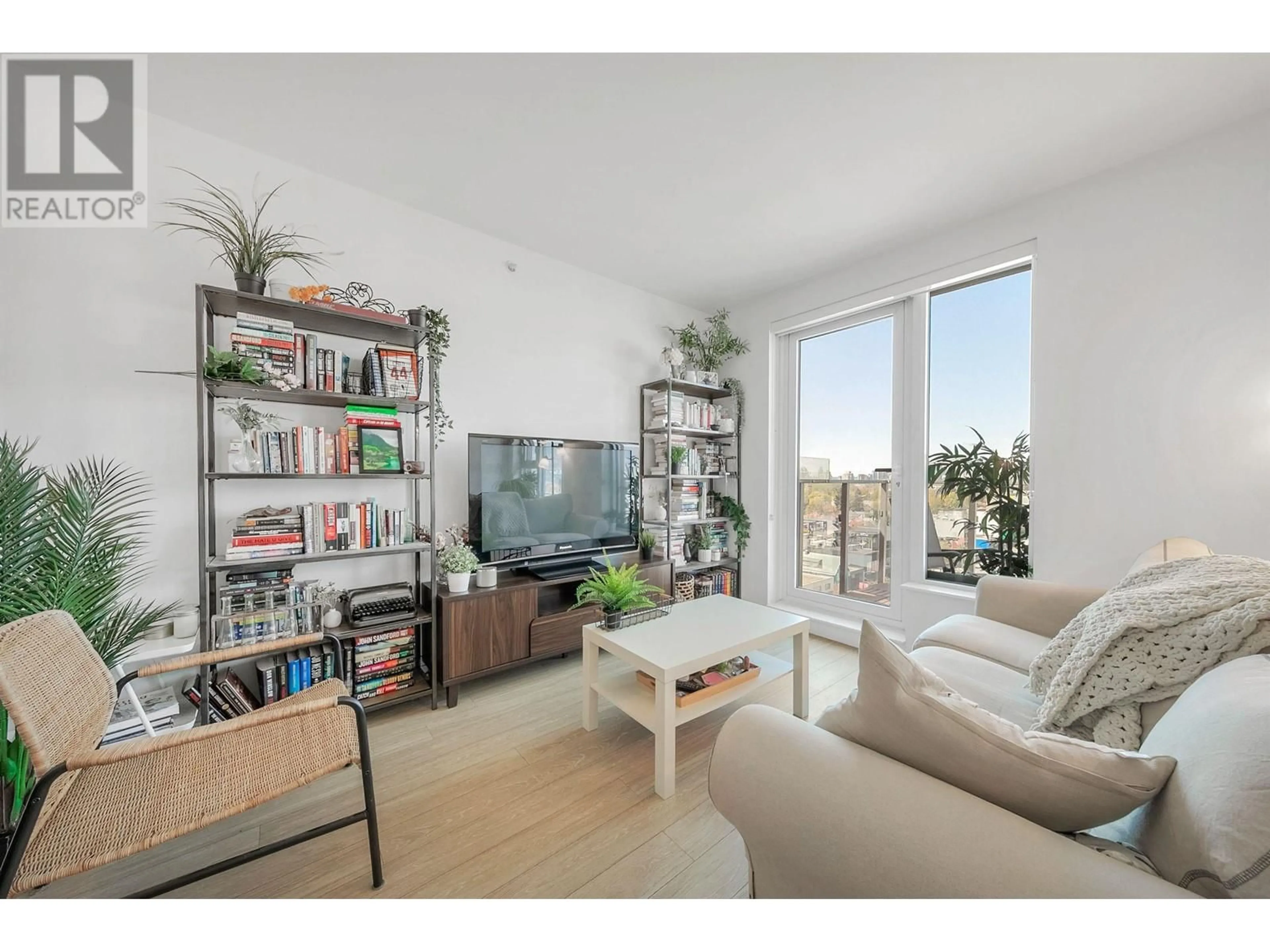 Living room with furniture, unknown for 1101 - 933 HASTINGS STREET, Vancouver British Columbia V6A0G6
