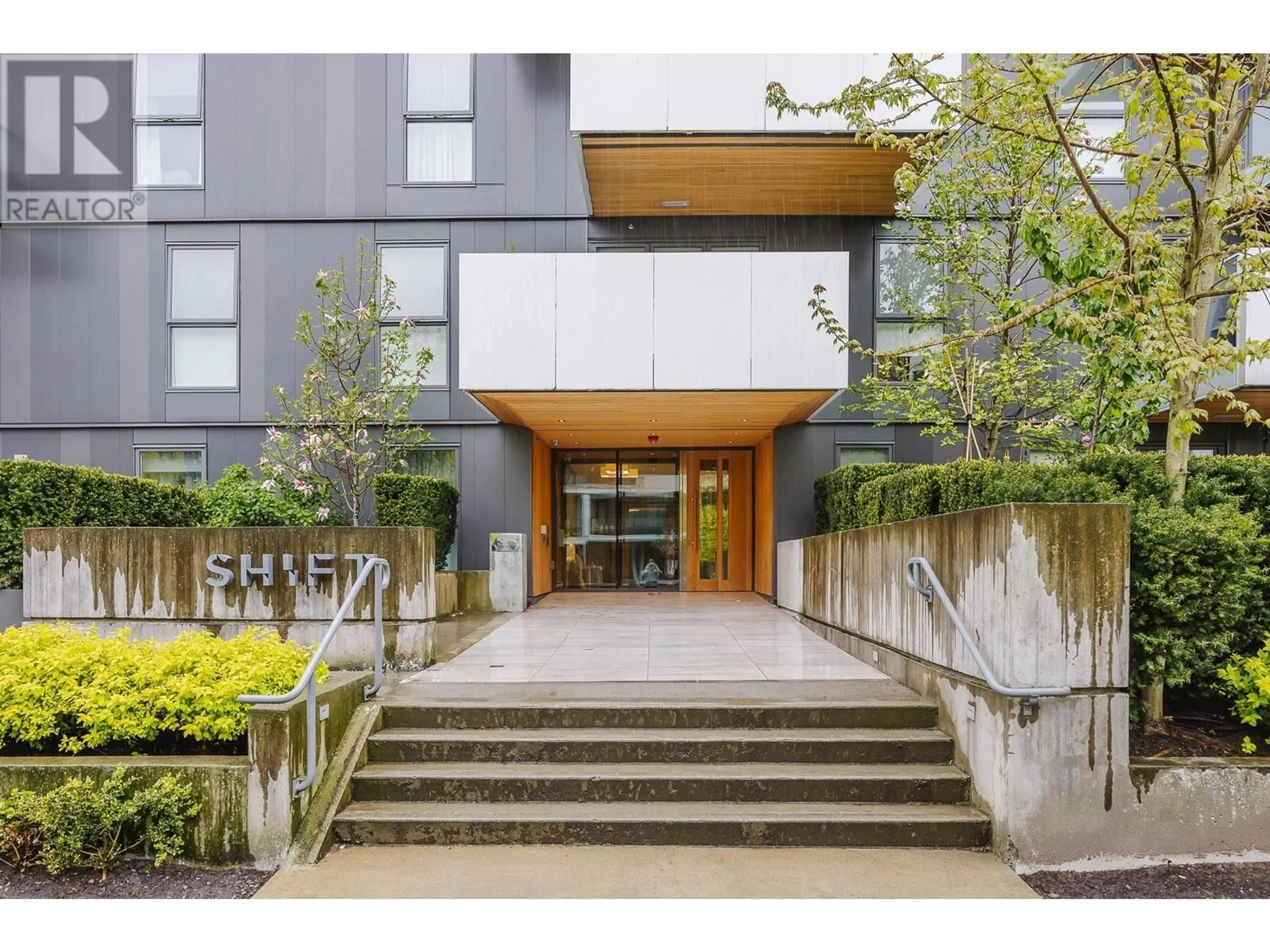 Indoor foyer for 508 - 5089 QUEBEC STREET, Vancouver British Columbia V5W0E5