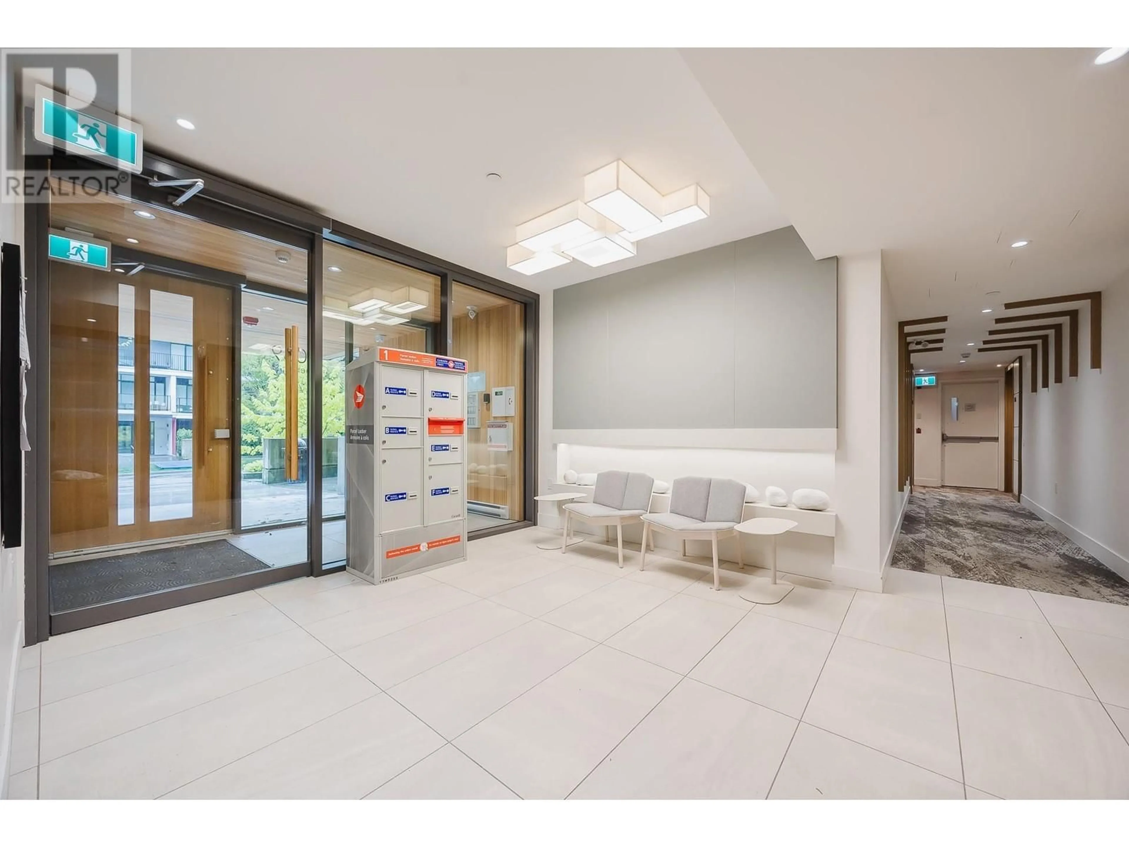 Indoor foyer for 508 - 5089 QUEBEC STREET, Vancouver British Columbia V5W0E5