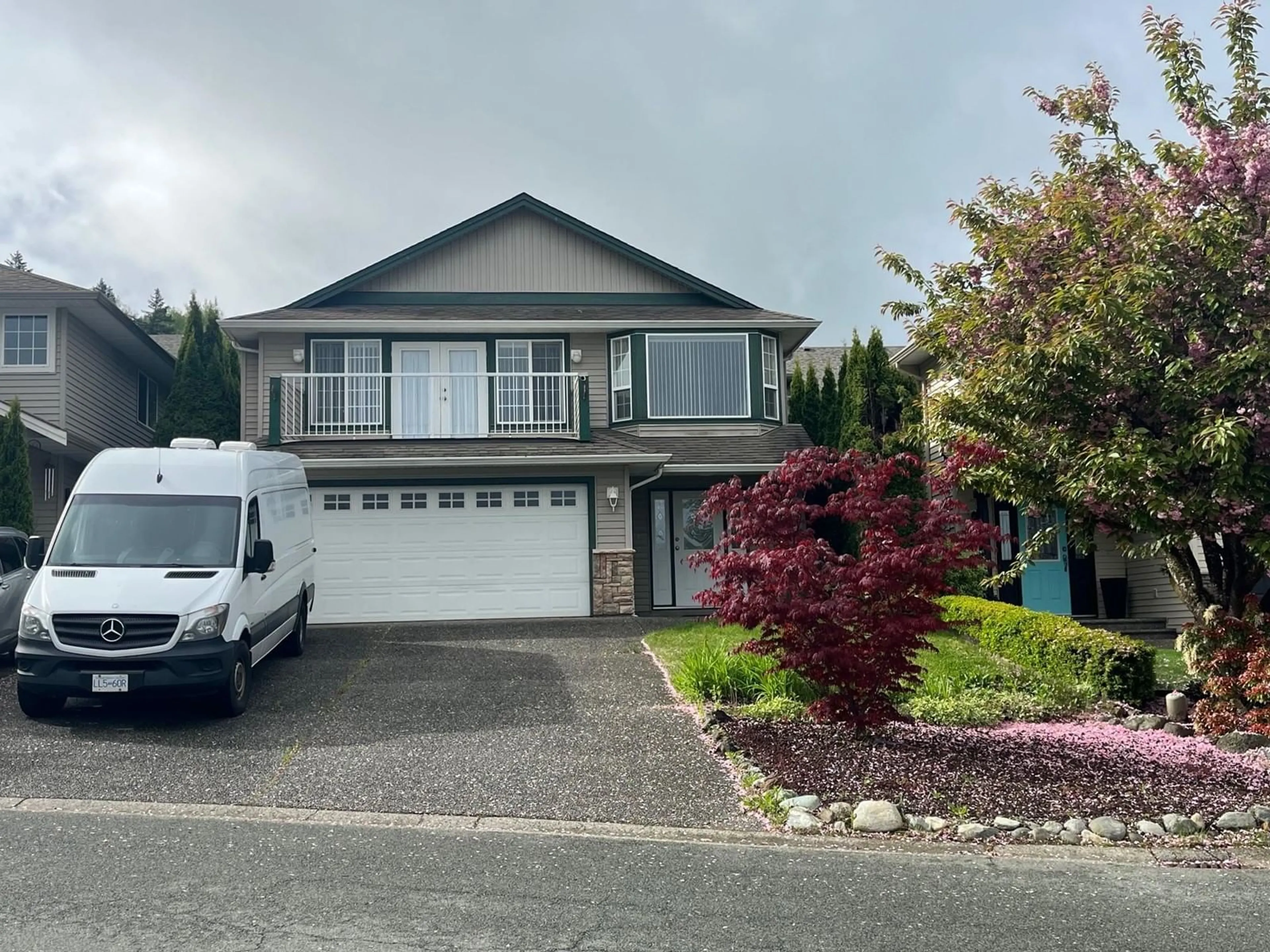 Home with vinyl exterior material, street for 46342 VALLEYVIEW ROAD, Chilliwack British Columbia V2R5R9