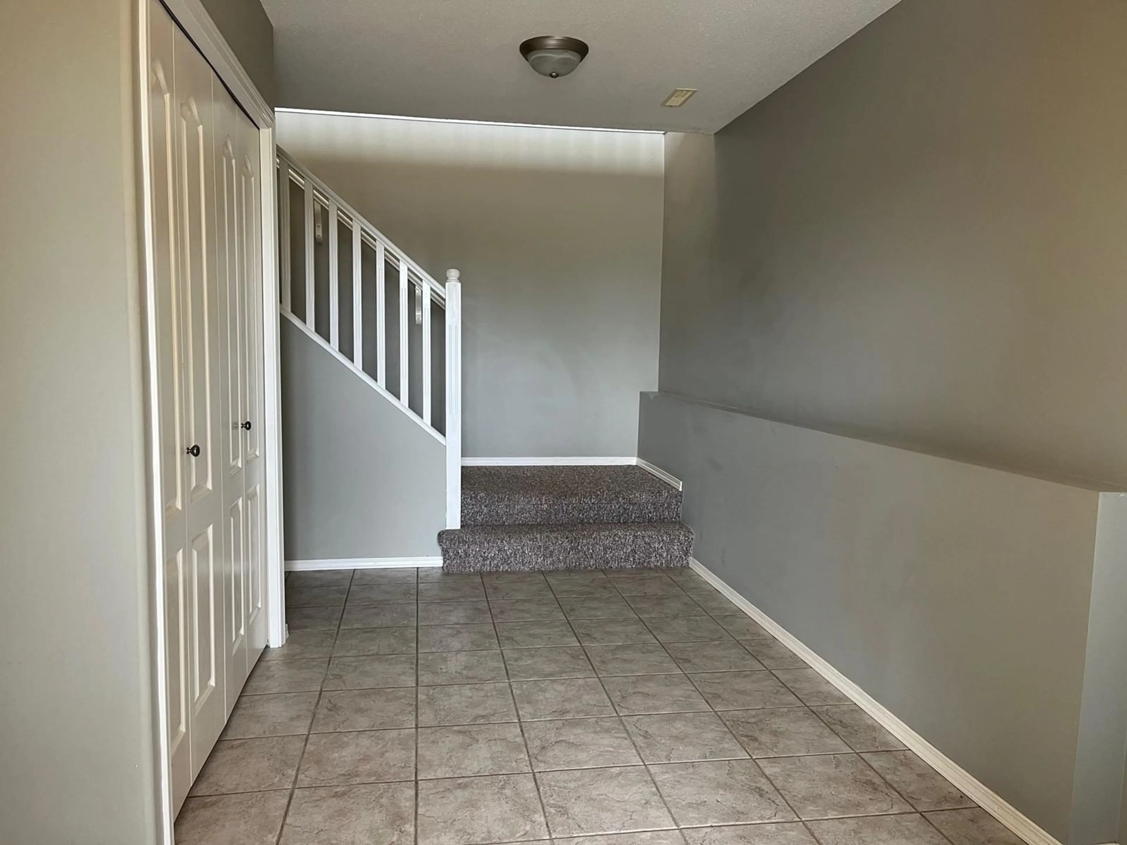 Indoor entryway for 46342 VALLEYVIEW ROAD, Chilliwack British Columbia V2R5R9