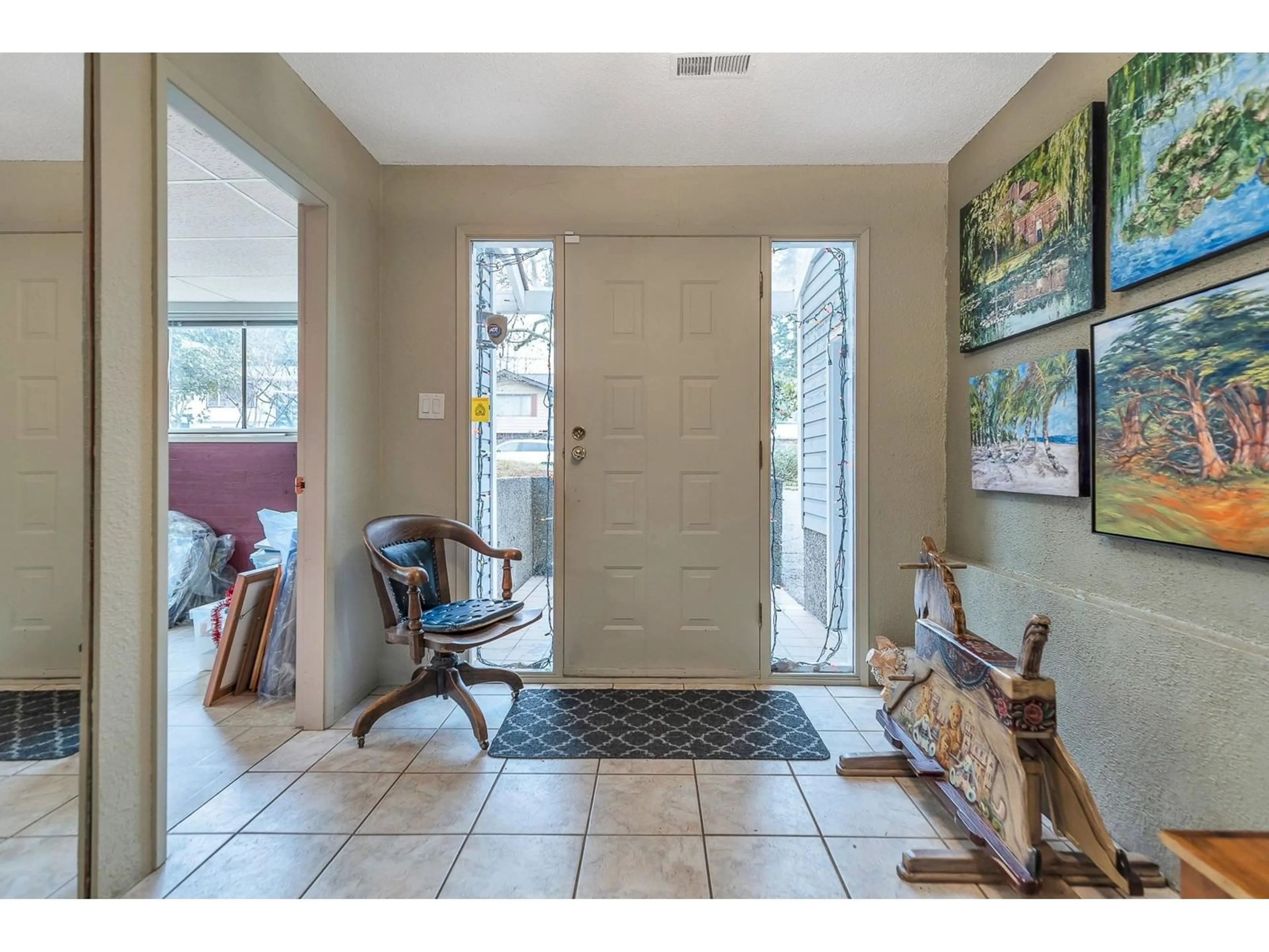Indoor entryway for 7811 114A, Delta British Columbia V4C5L8