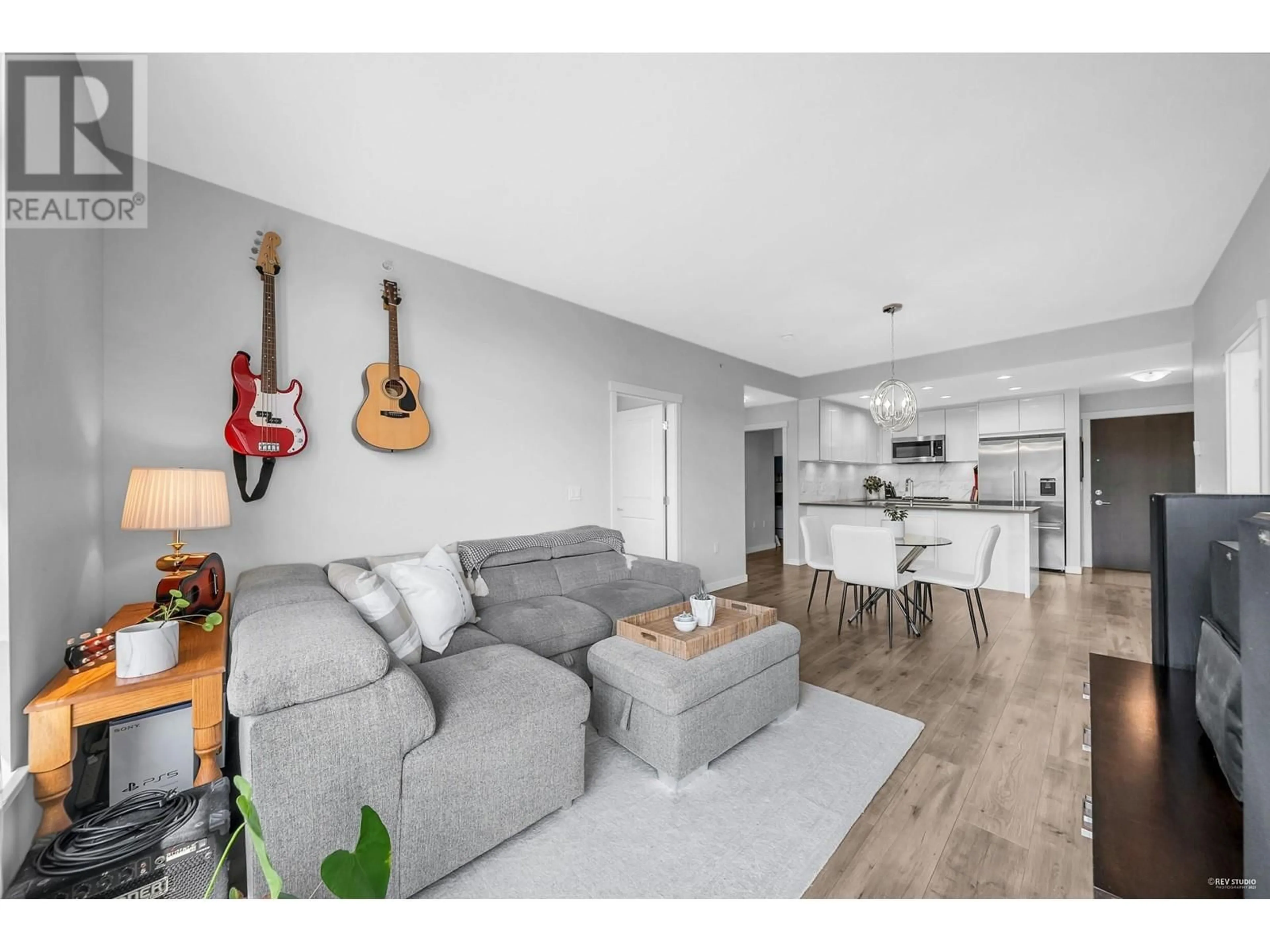 Living room with furniture, unknown for 503 - 3263 PIERVIEW CRESCENT, Vancouver British Columbia V5S0C3
