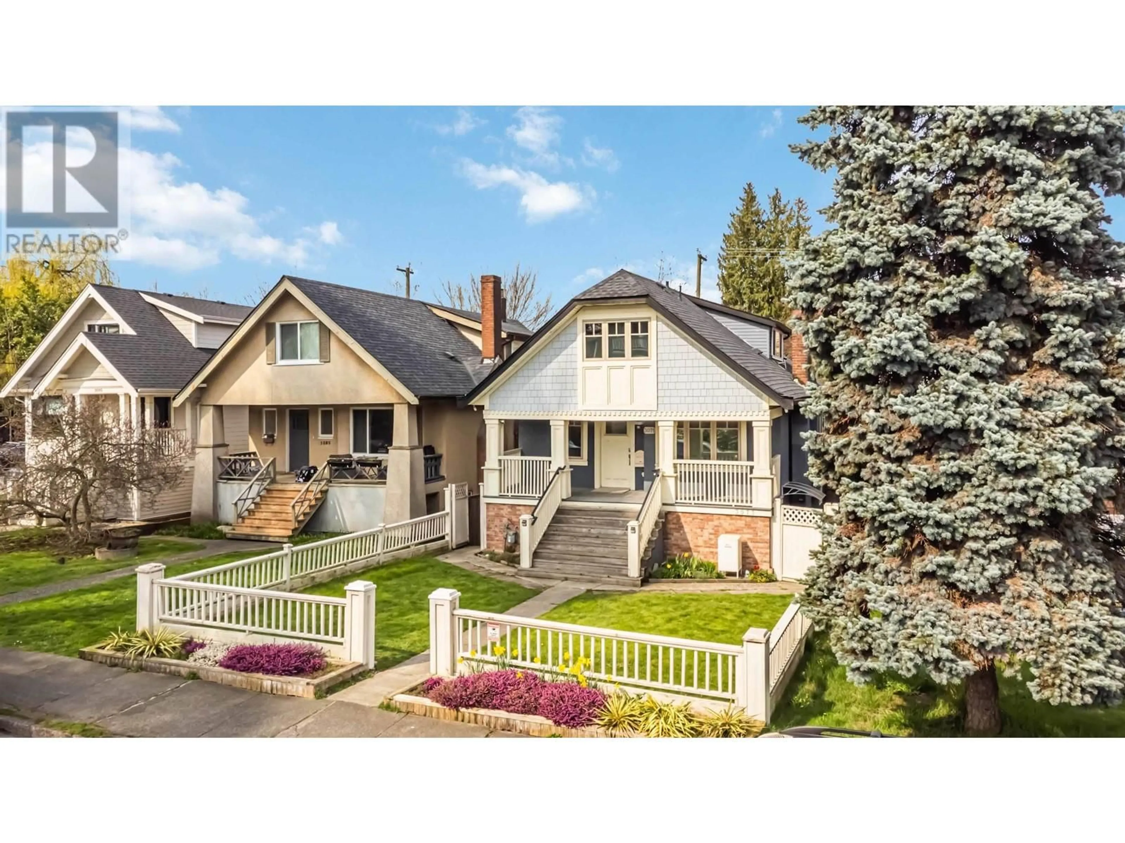 Home with vinyl exterior material, street for 3075 5TH AVENUE, Vancouver British Columbia V6K1T8