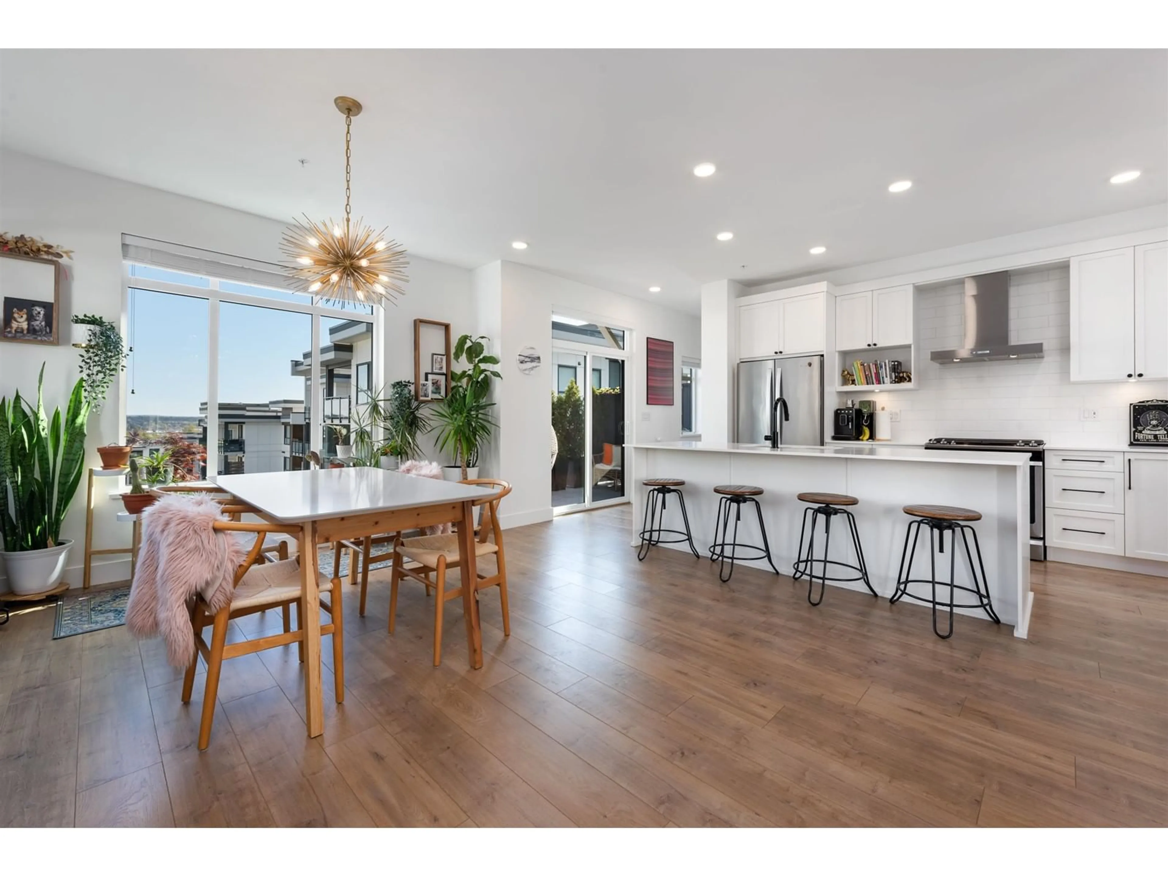 Open concept kitchen, wood/laminate floor for 47 - 6897 201, Langley British Columbia V2Y0Z3