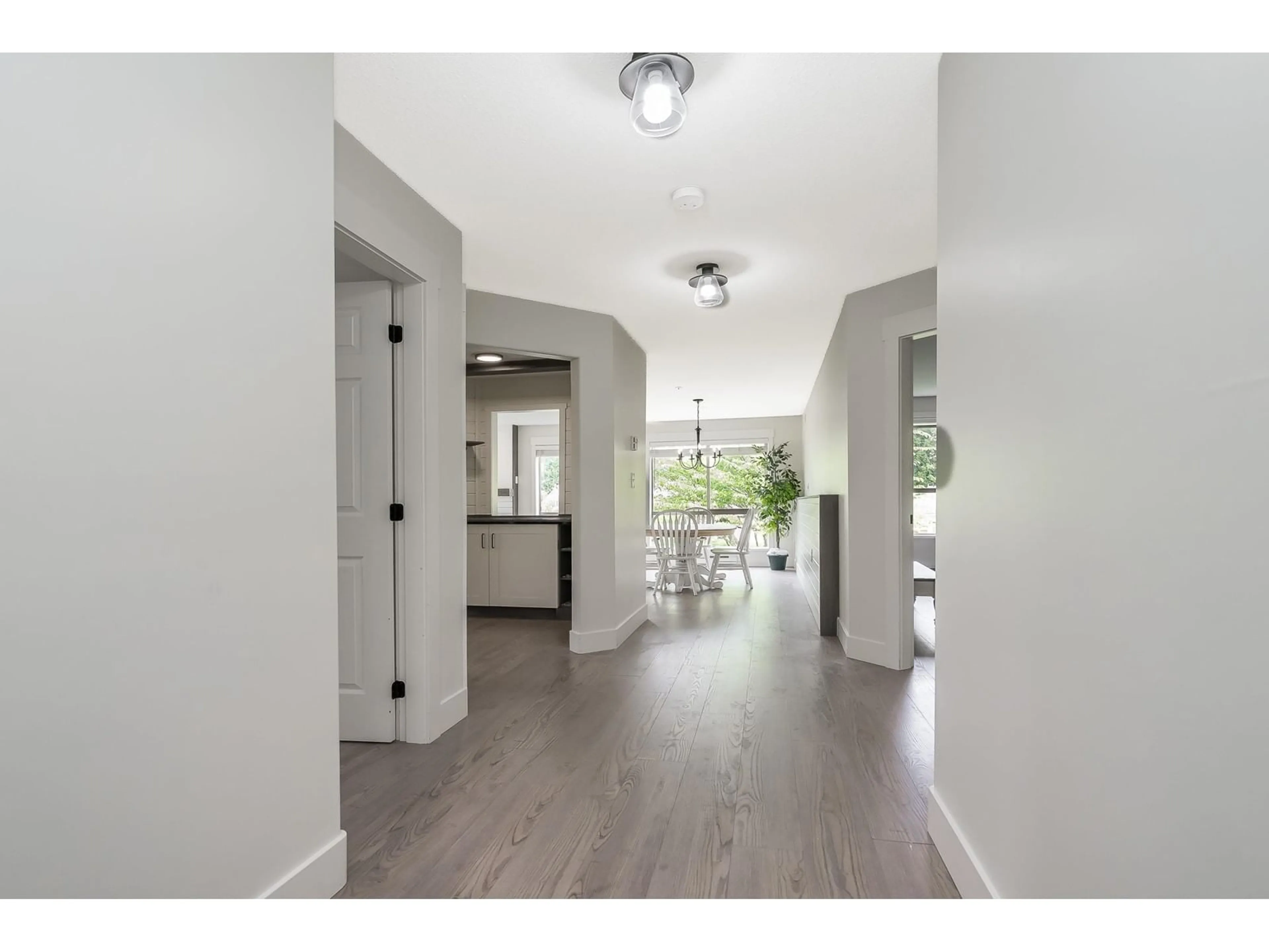 Indoor entryway for 204 - 33731 MARSHALL, Abbotsford British Columbia V2S1L5