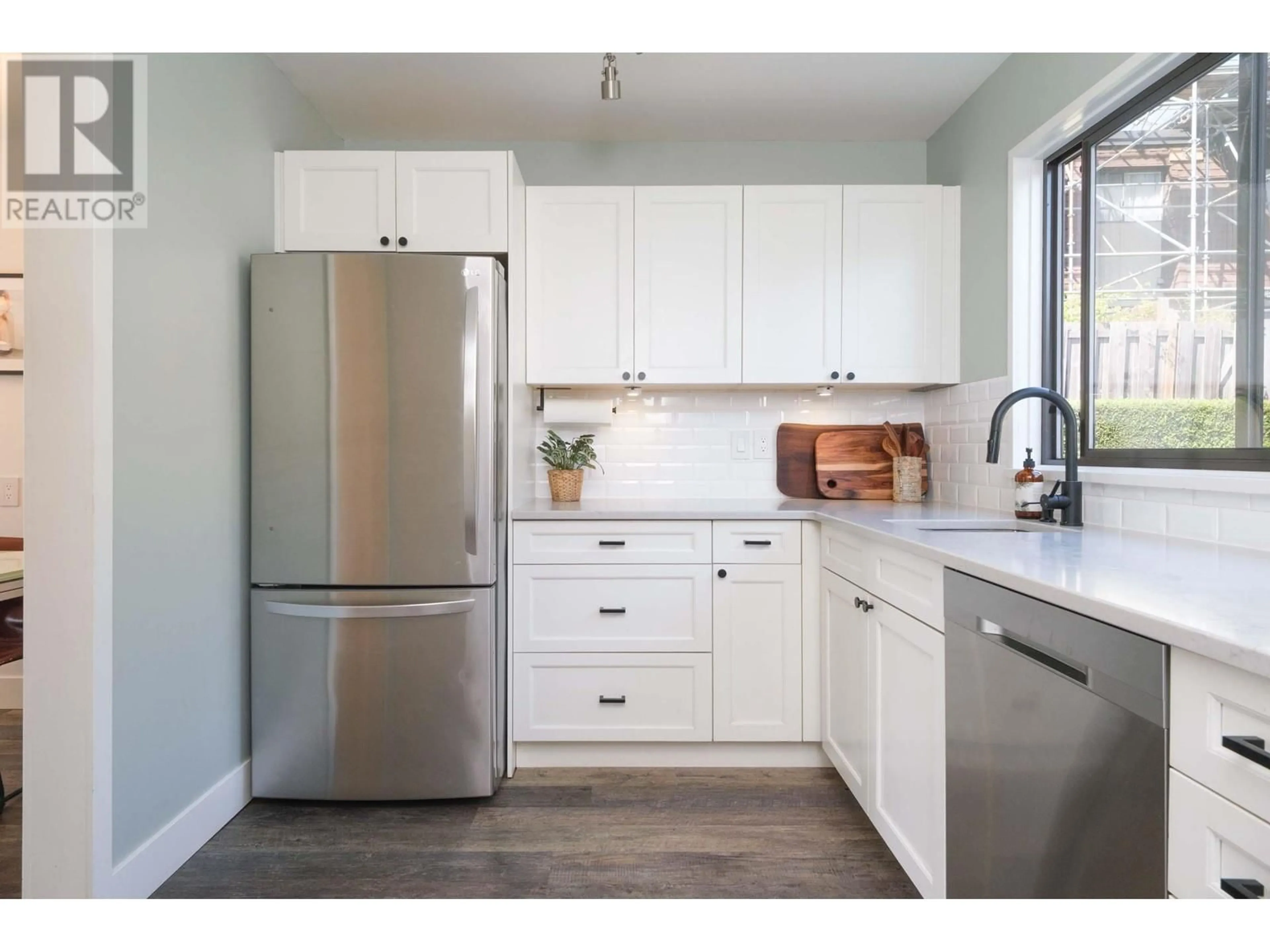 Unknown for 823 OLD LILLOOET ROAD, North Vancouver British Columbia V7J2H6