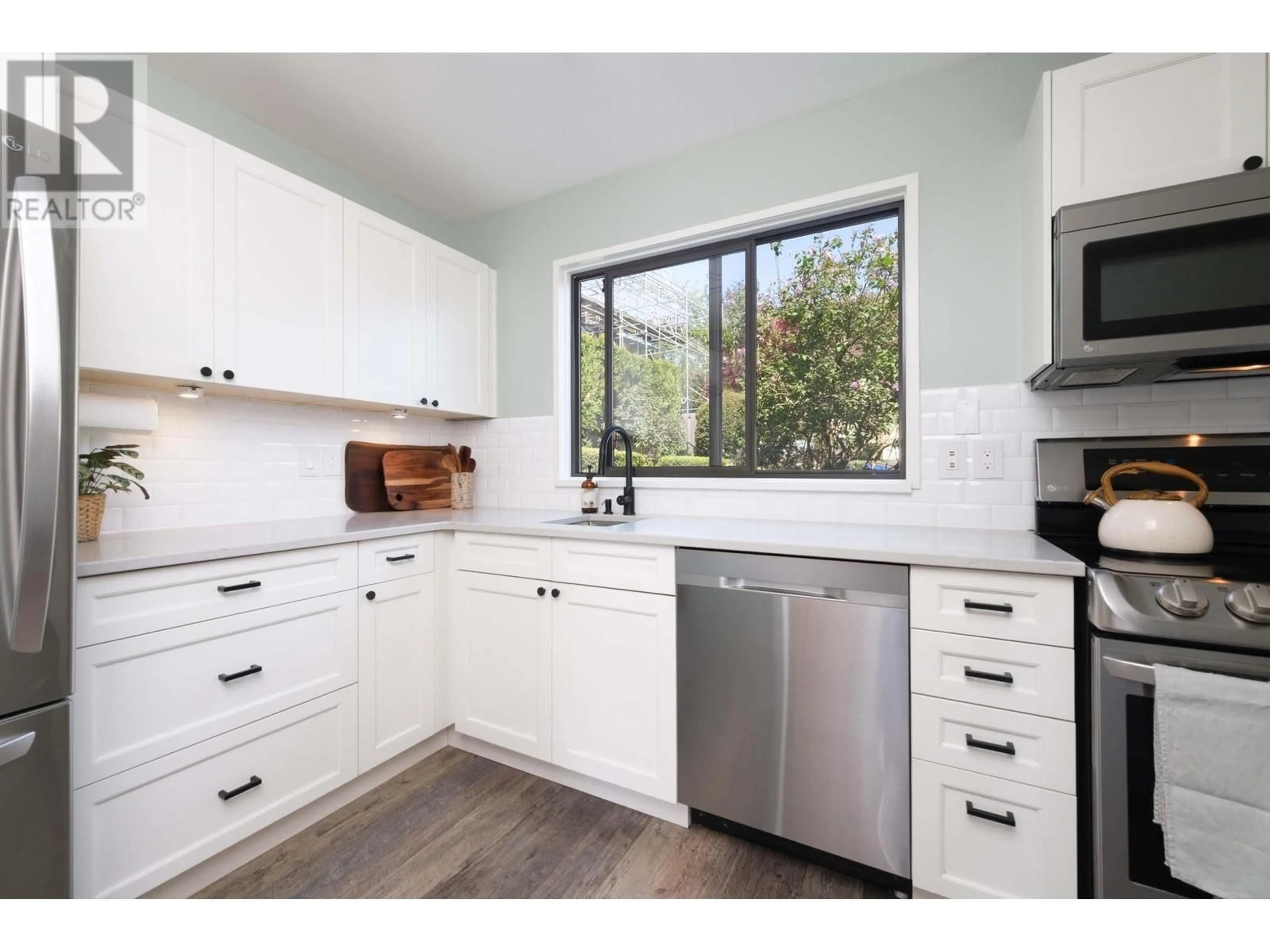 Unknown for 823 OLD LILLOOET ROAD, North Vancouver British Columbia V7J2H6