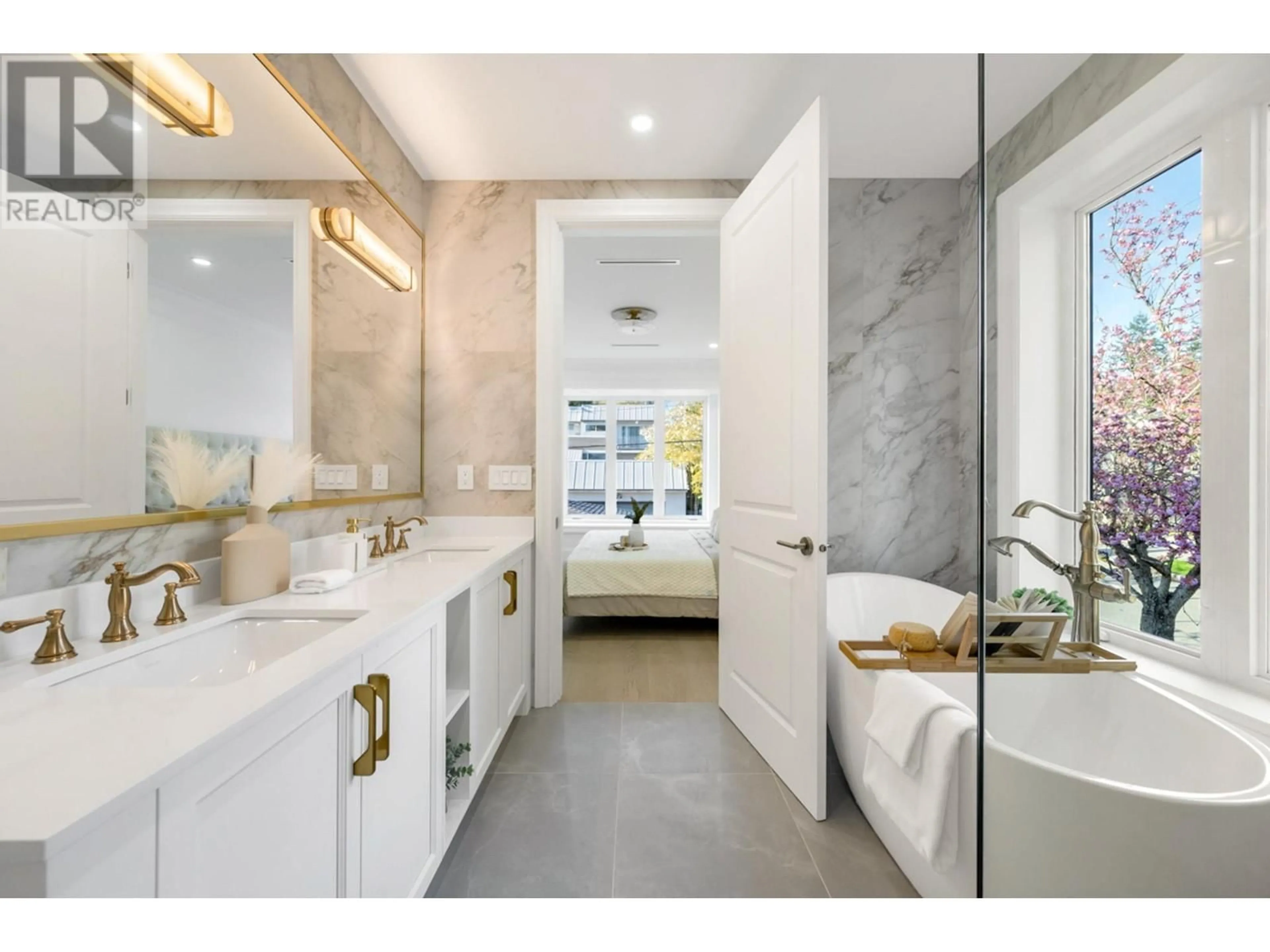 Contemporary bathroom, ceramic/tile floor for 4005 35TH AVENUE, Vancouver British Columbia V6N2P4