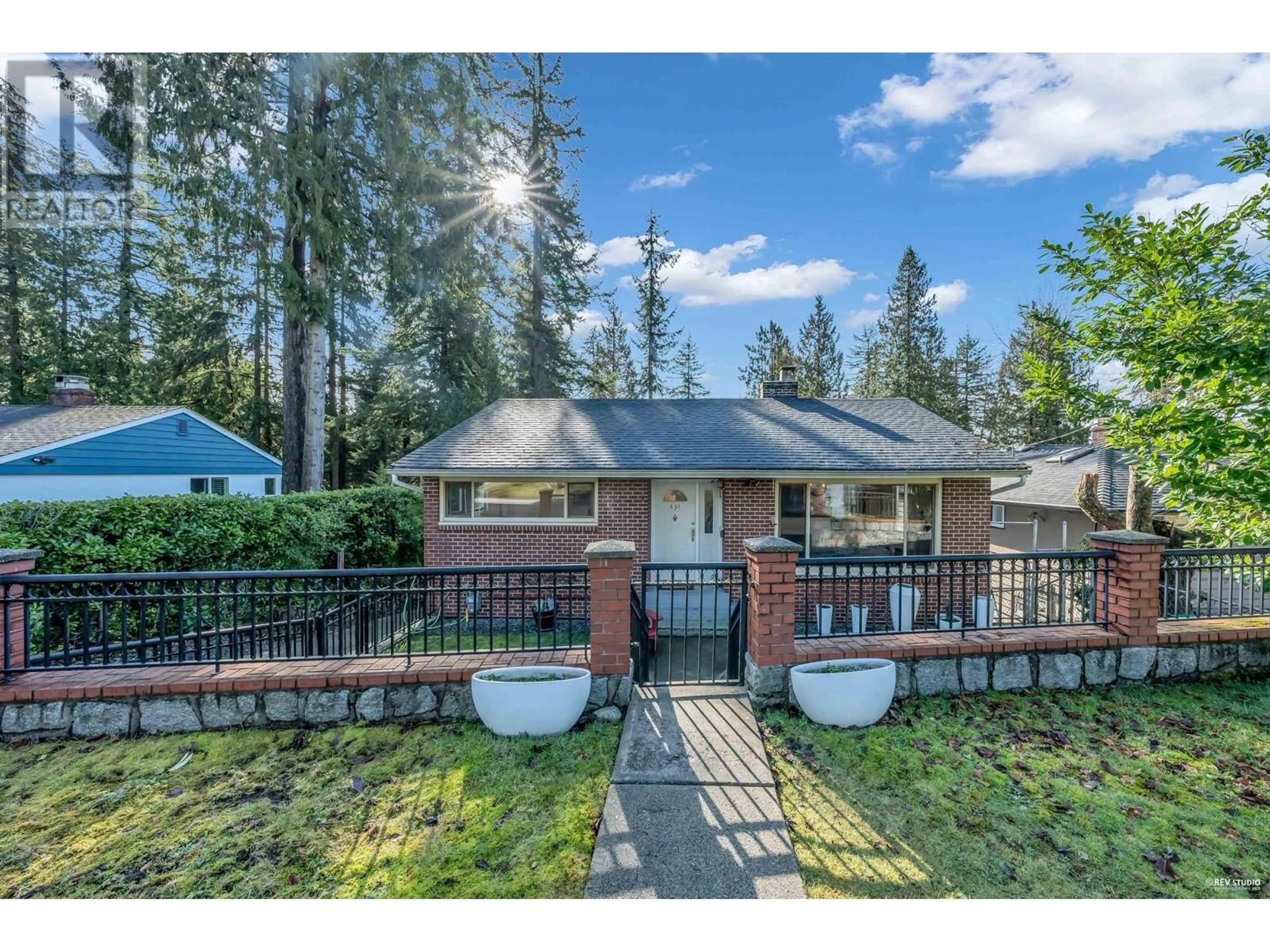 A pic from outside/outdoor area/front of a property/back of a property/a pic from drone, mountain view for 441 TEMPE CRESCENT, North Vancouver British Columbia V7N1E7