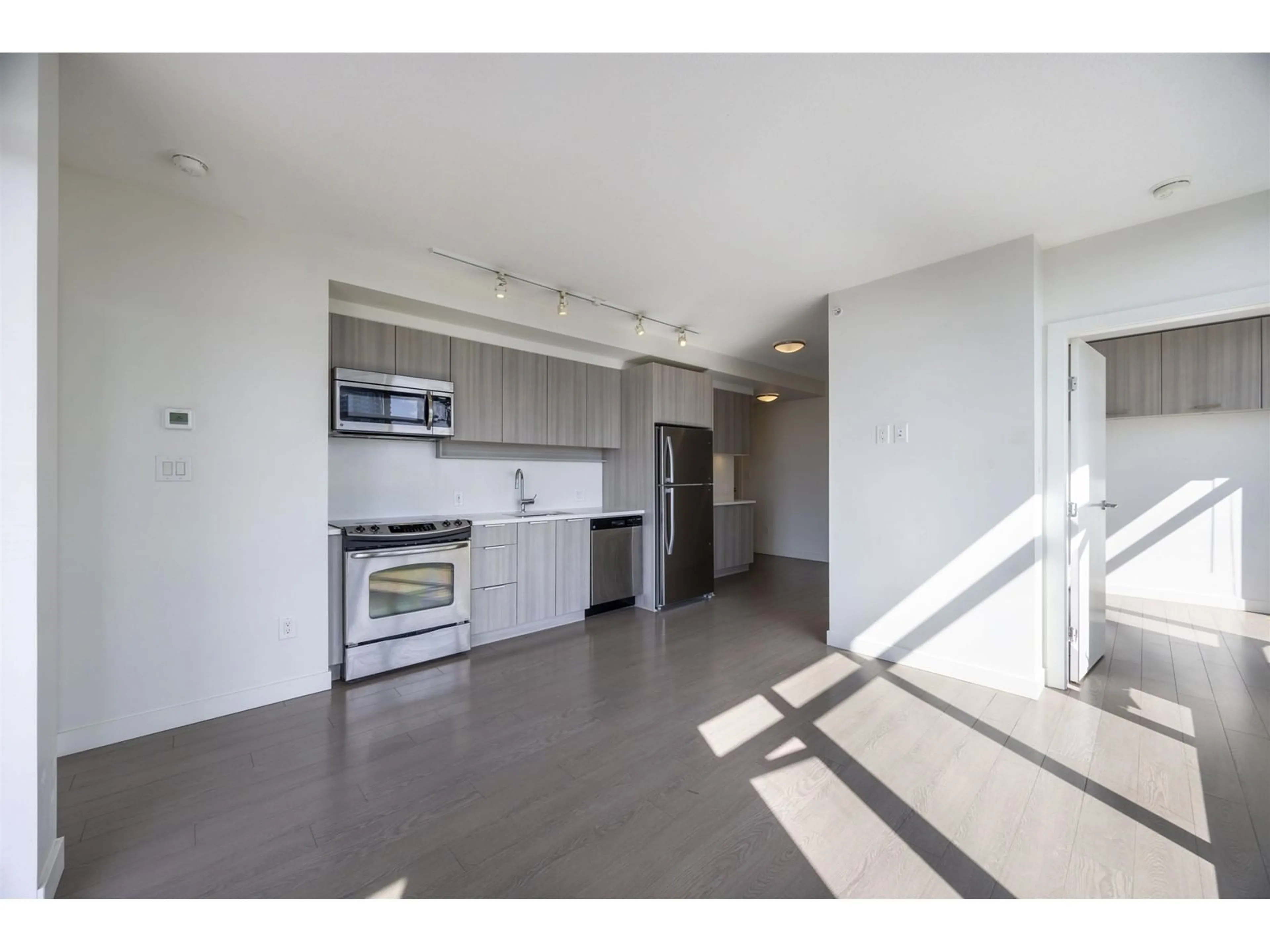 Unknown for 1206 - 13308 CENTRAL, Surrey British Columbia V3T0M4