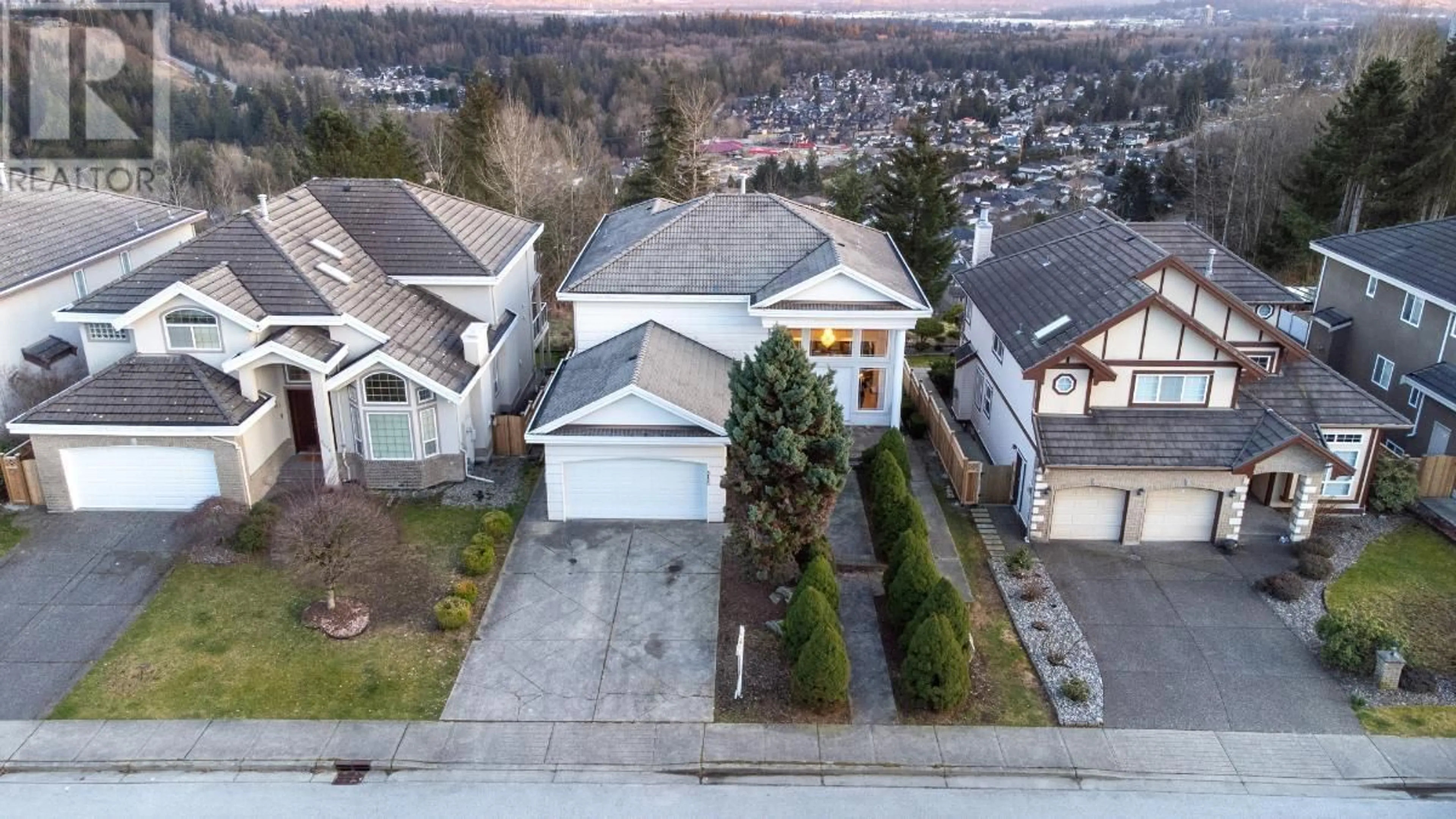 A pic from outside/outdoor area/front of a property/back of a property/a pic from drone, street for 3126 SILVERTHRONE DRIVE, Coquitlam British Columbia V3E3B1
