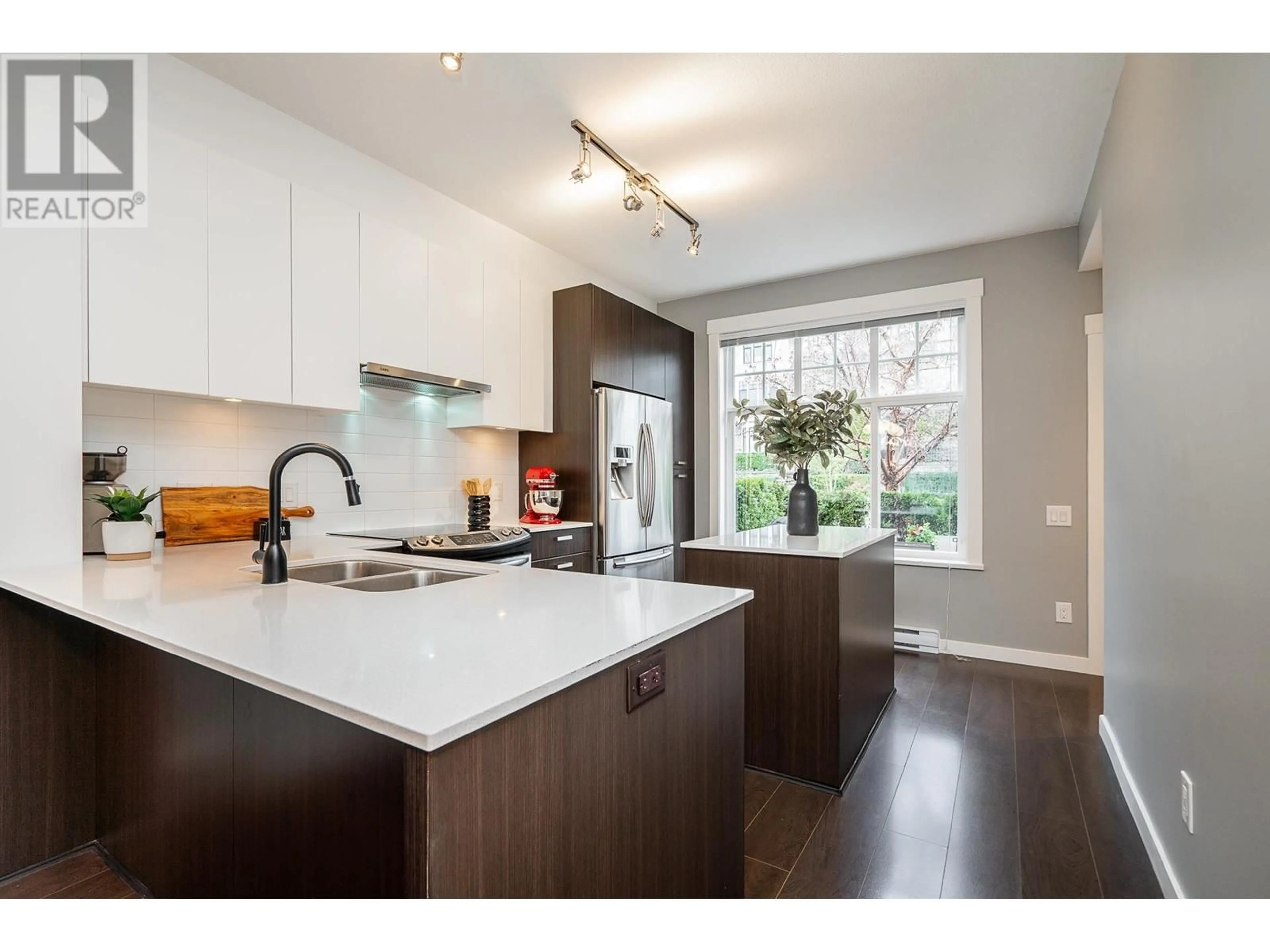 Open concept kitchen, wood/laminate floor for 26 - 1320 RILEY STREET, Coquitlam British Columbia V3E0J4