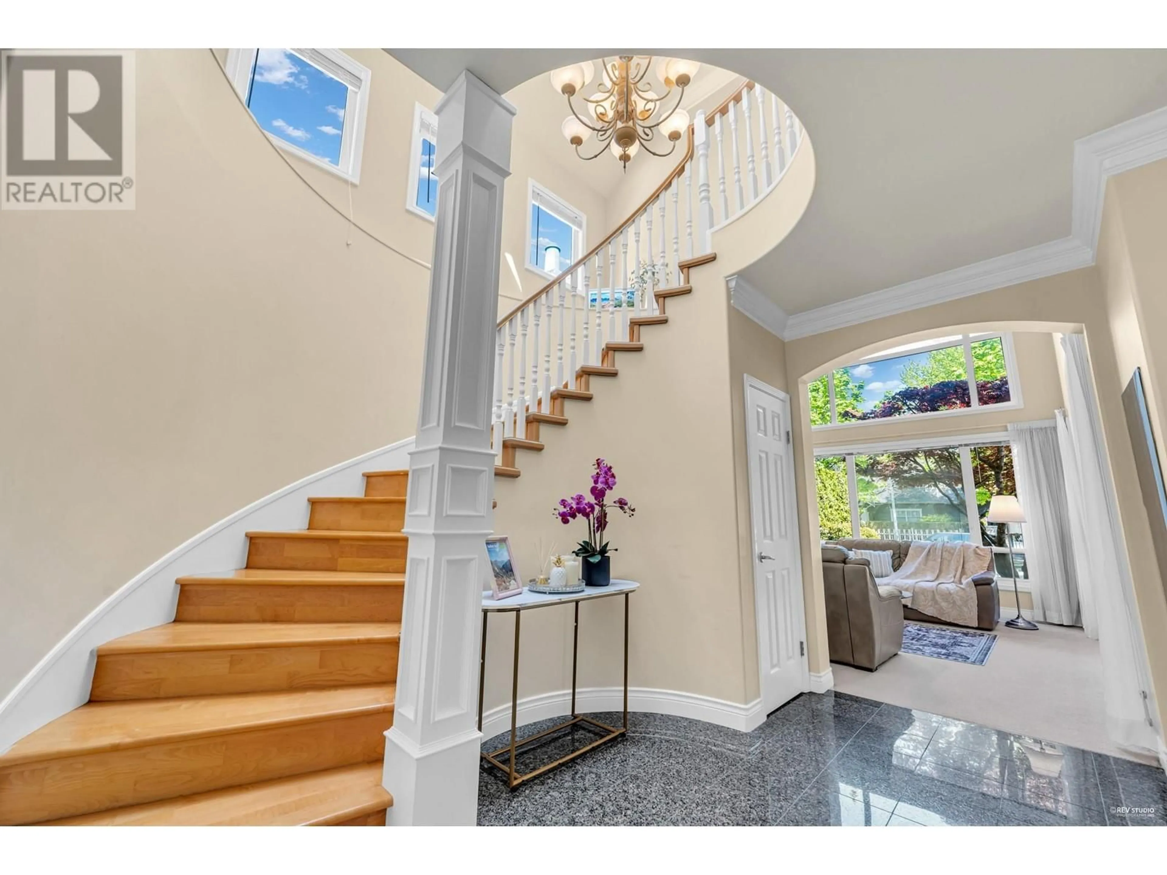 Indoor entryway for 6271 BARNARD DRIVE, Richmond British Columbia V7C5P8