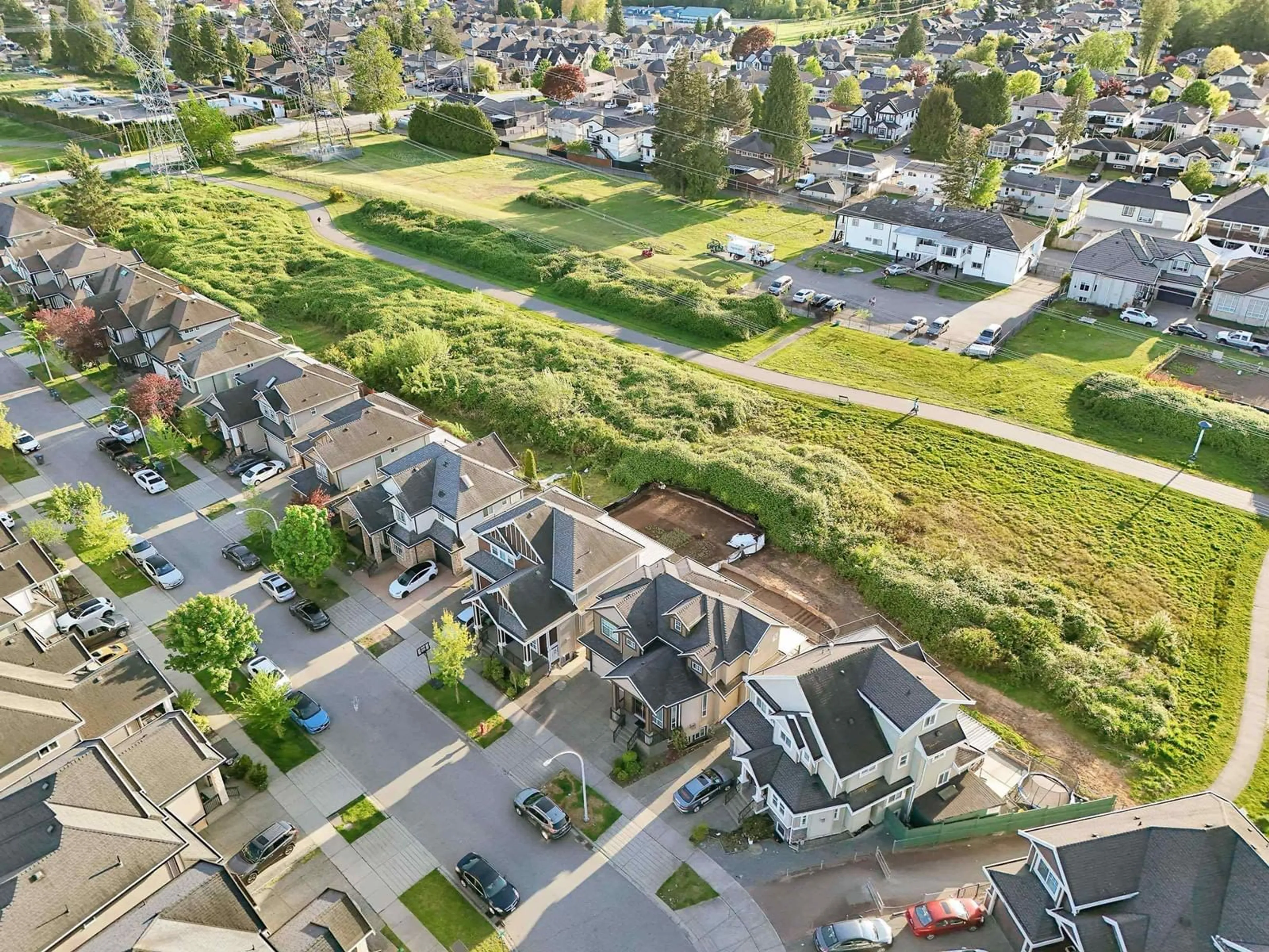 A pic from outside/outdoor area/front of a property/back of a property/a pic from drone, street for 12591 66B, Surrey British Columbia V3W1V8