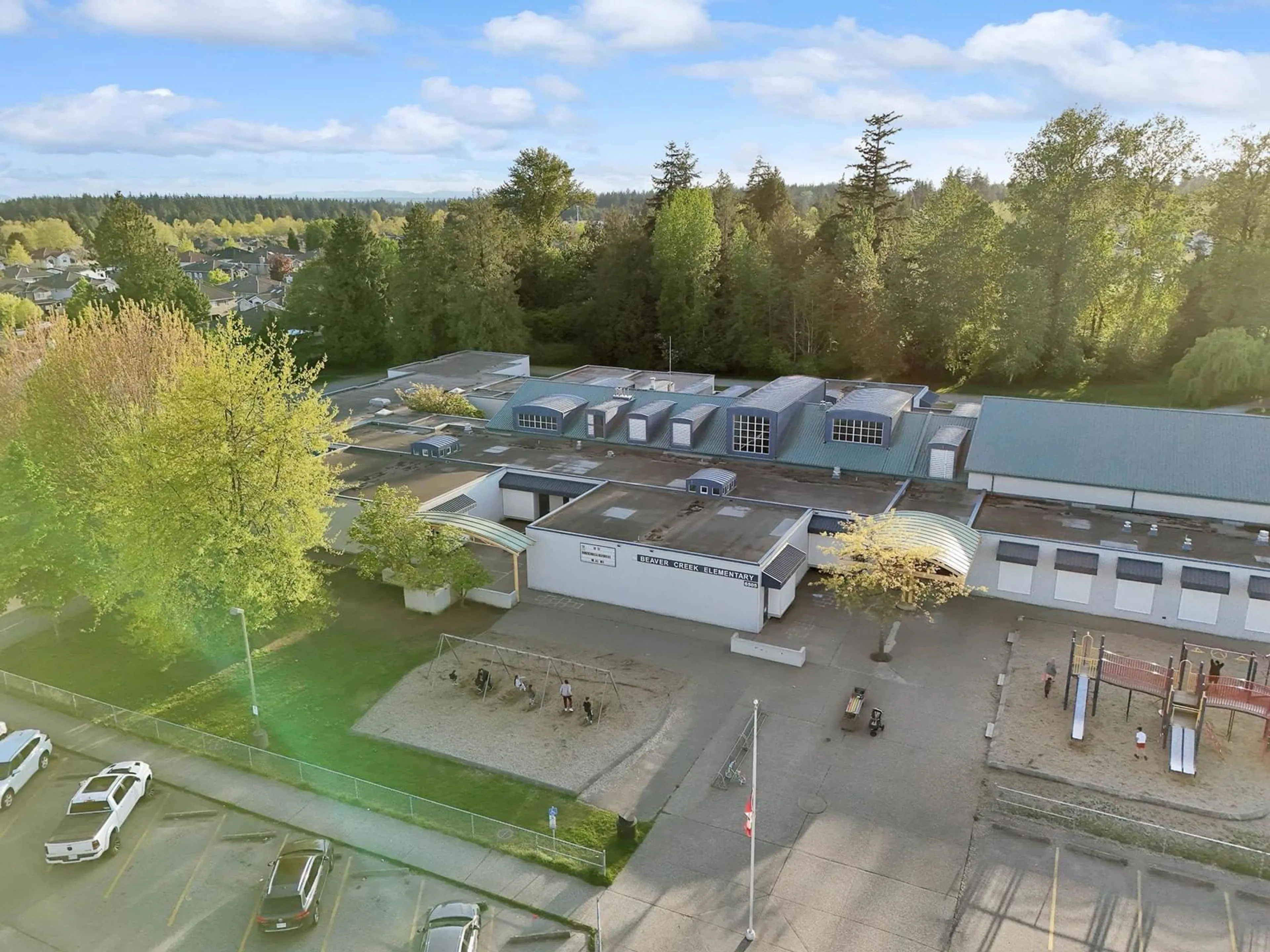 A pic from outside/outdoor area/front of a property/back of a property/a pic from drone, building for 12591 66B, Surrey British Columbia V3W1V8