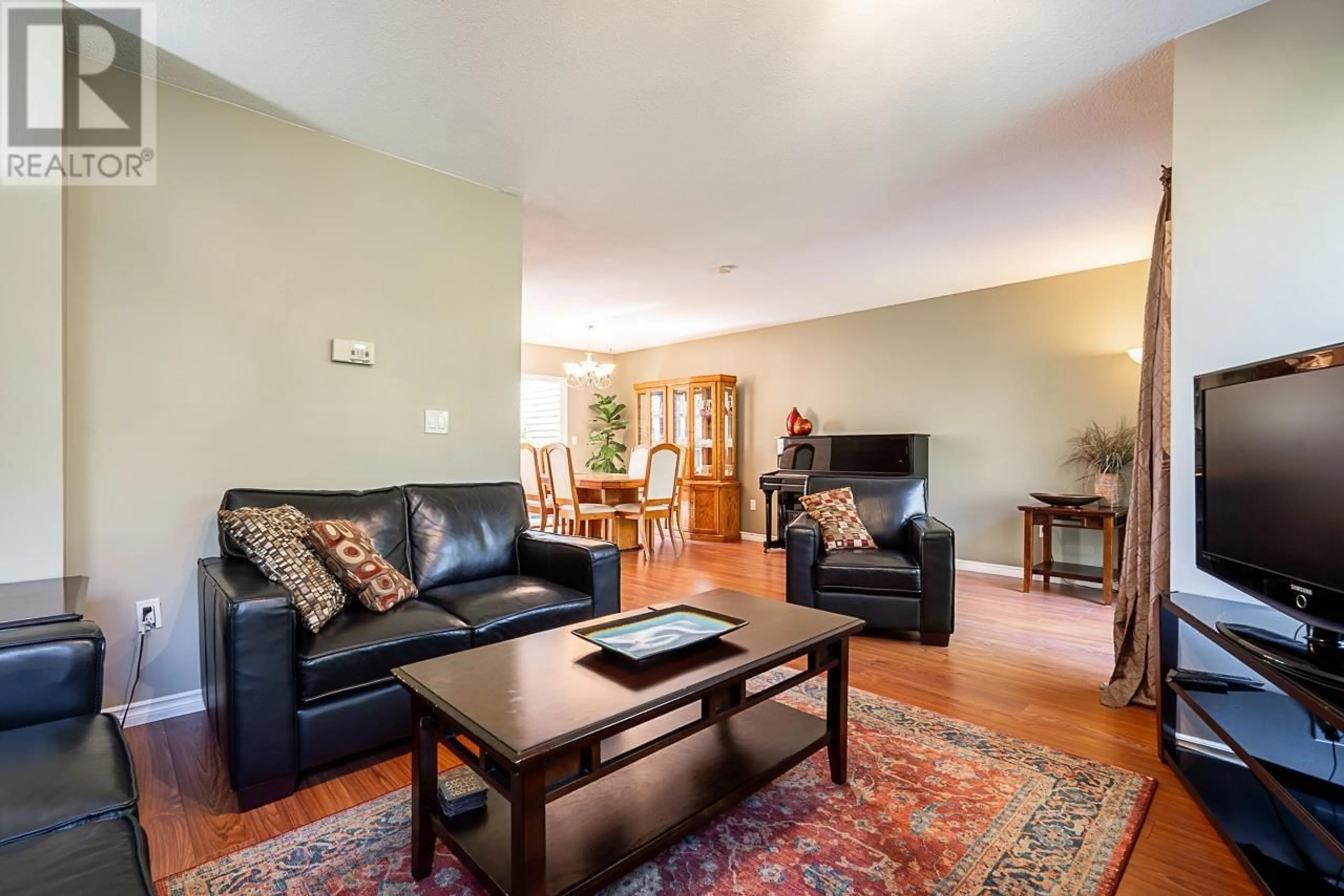 Living room with furniture, unknown for 8569 WILDERNESS COURT, Burnaby British Columbia V5A4B2