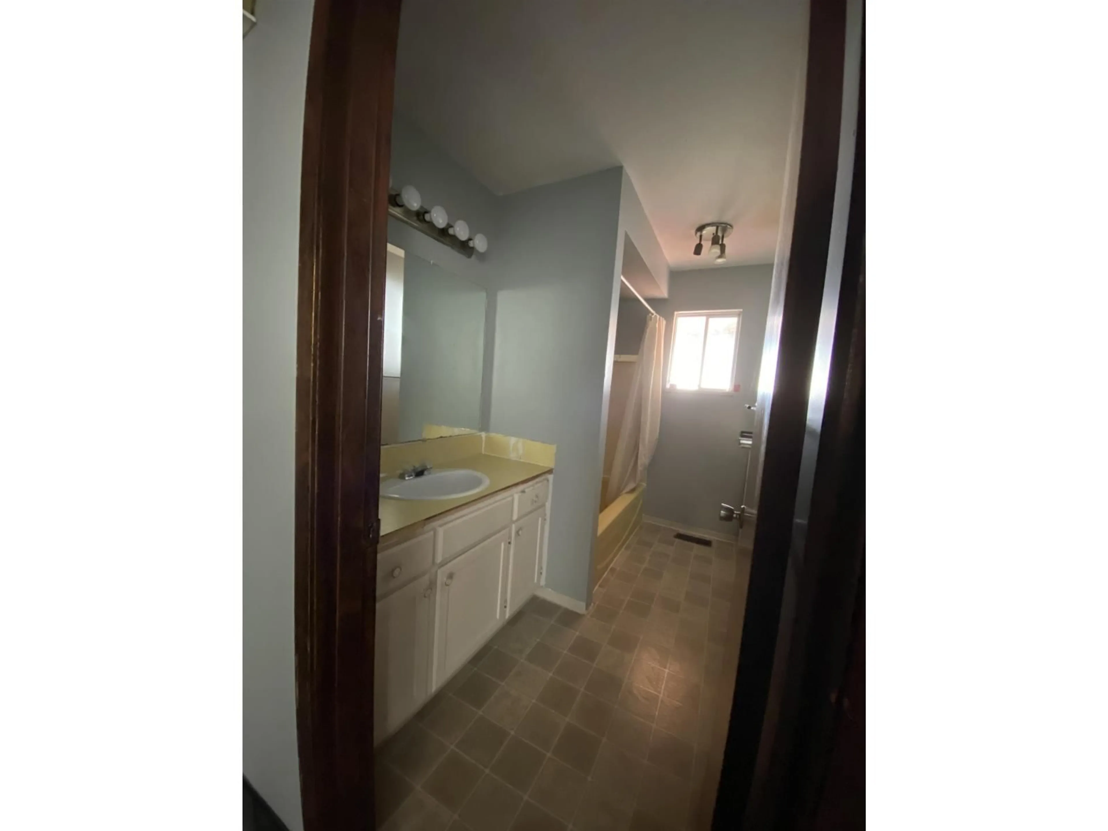 A pic of a room for 15855 VINE AVENUE, White Rock British Columbia V4B2T5