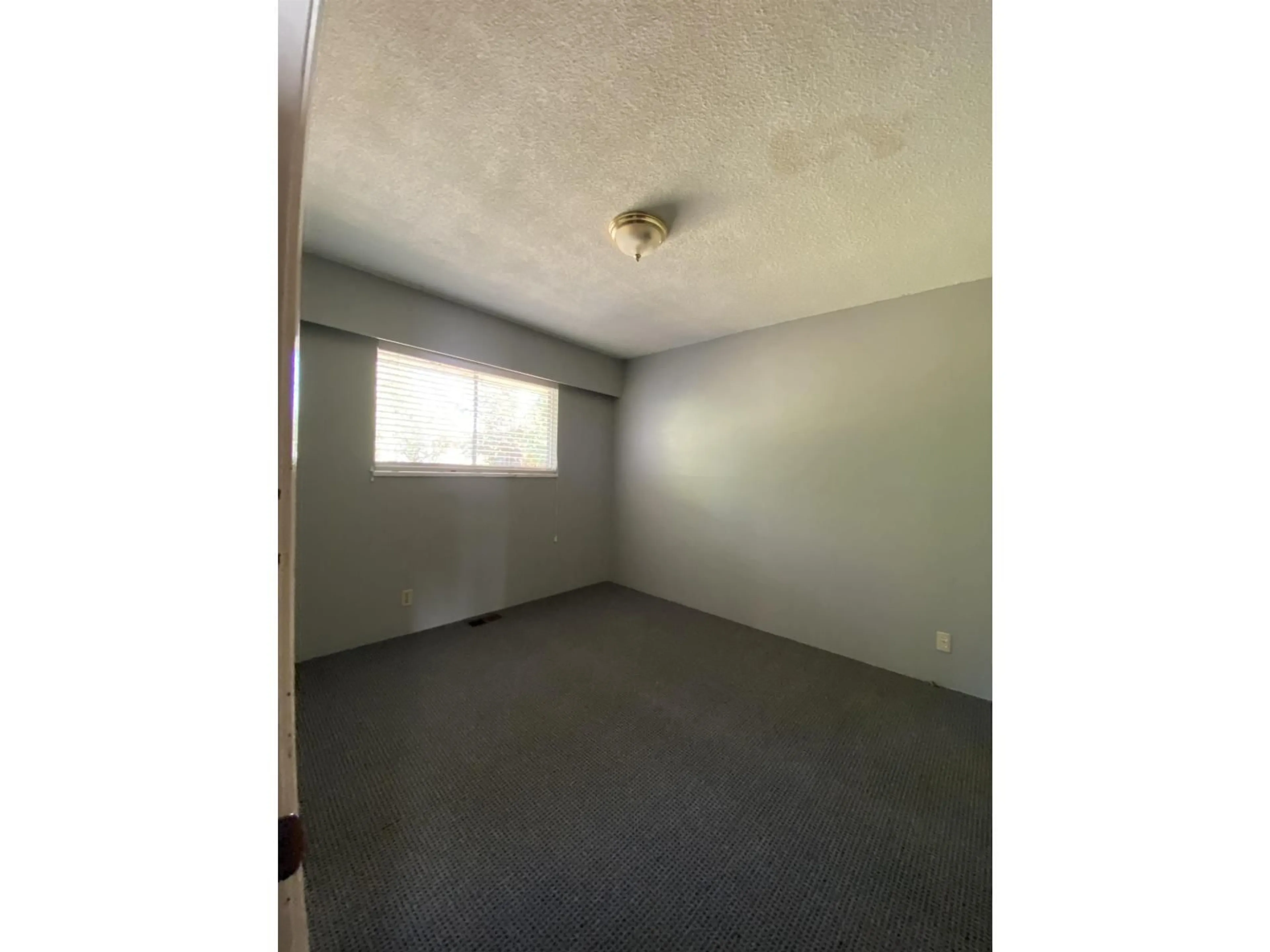 A pic of a room for 15855 VINE AVENUE, White Rock British Columbia V4B2T5