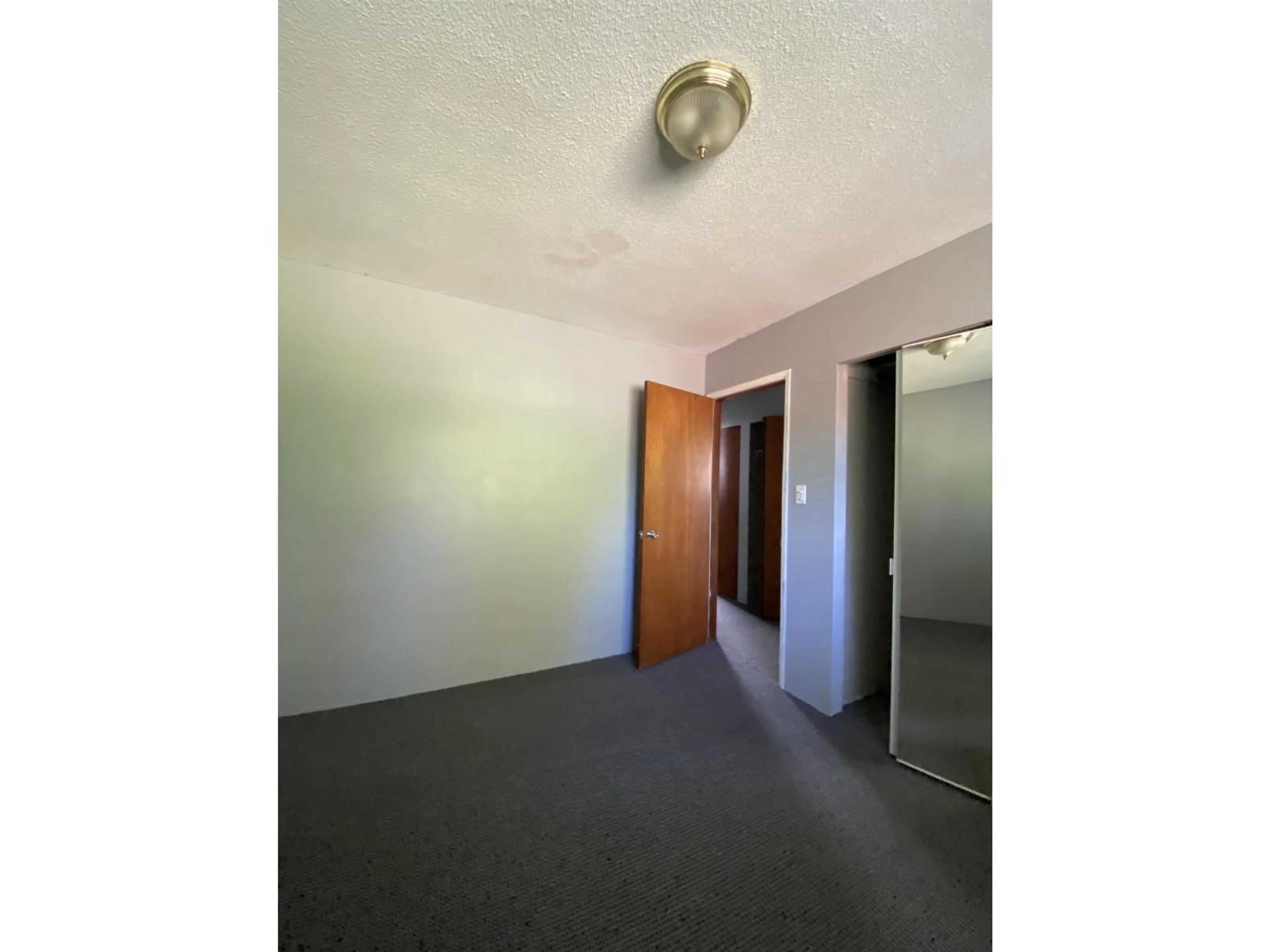 A pic of a room for 15855 VINE AVENUE, White Rock British Columbia V4B2T5