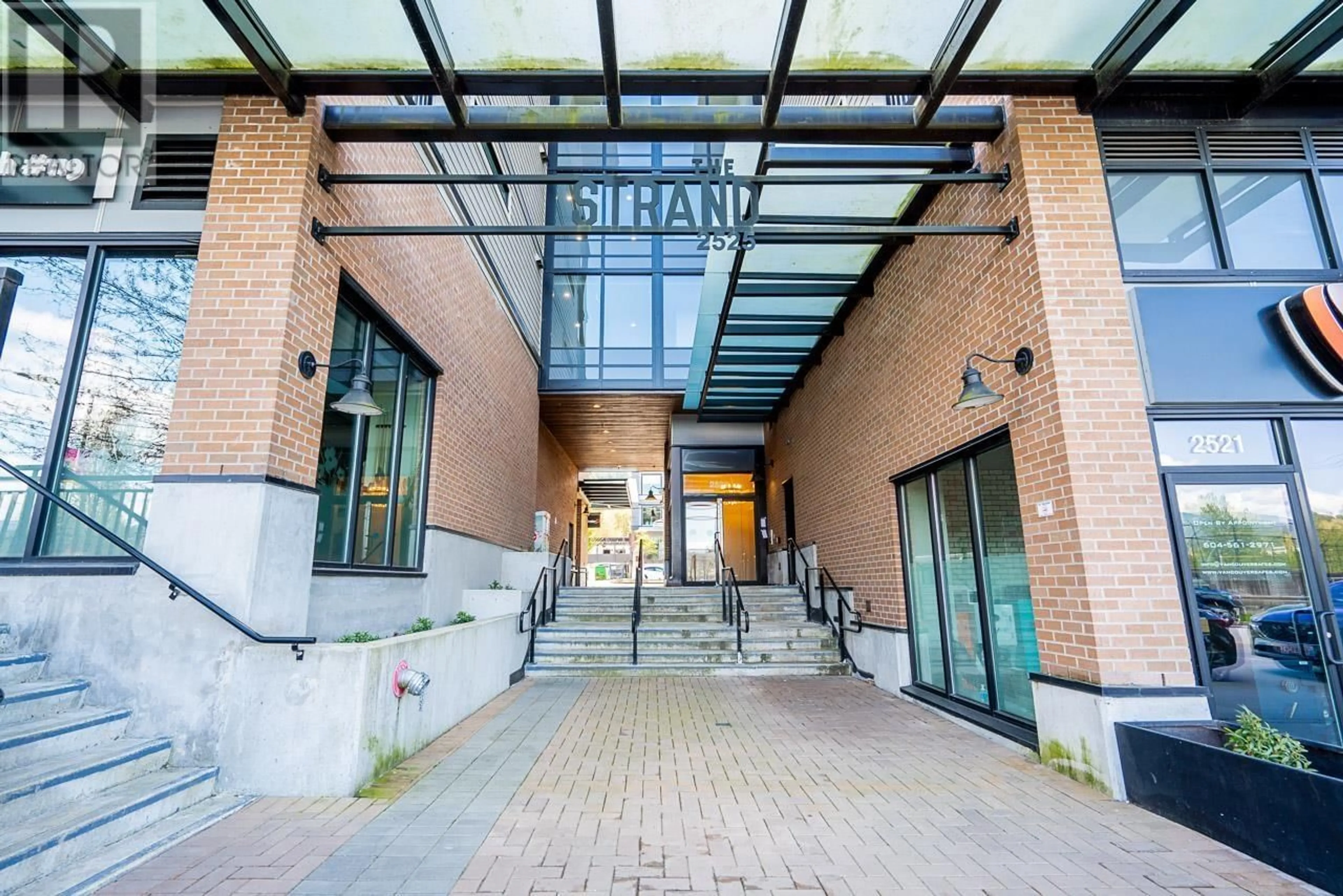 Indoor foyer for 509 - 2525 CLARKE STREET, Port Moody British Columbia V3H0J3