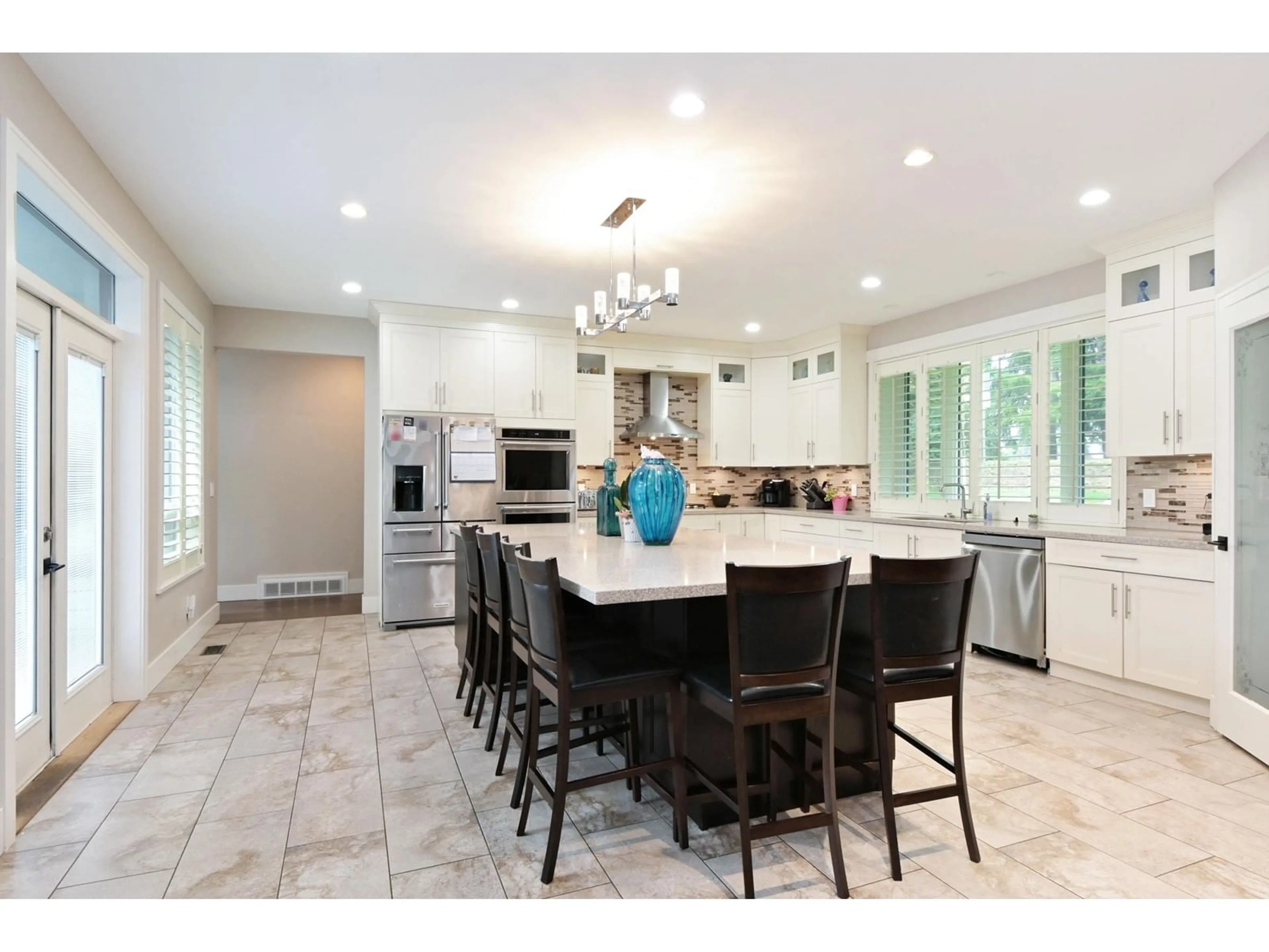 Open concept kitchen, ceramic/tile floor for 26393 64, Langley British Columbia V4W1M3